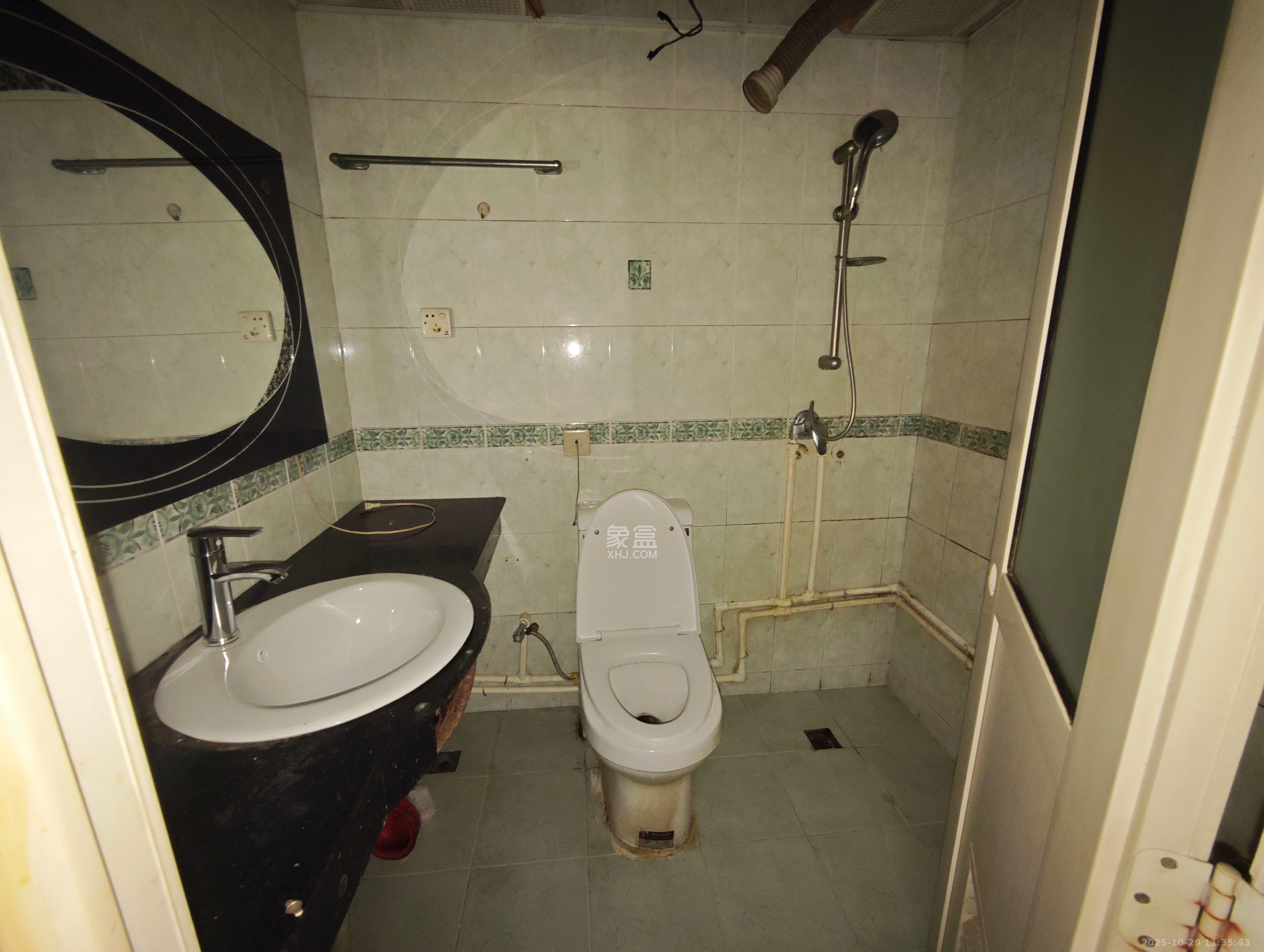 戥子桥散盘  4室1厅2卫    1800.0元/月室内图