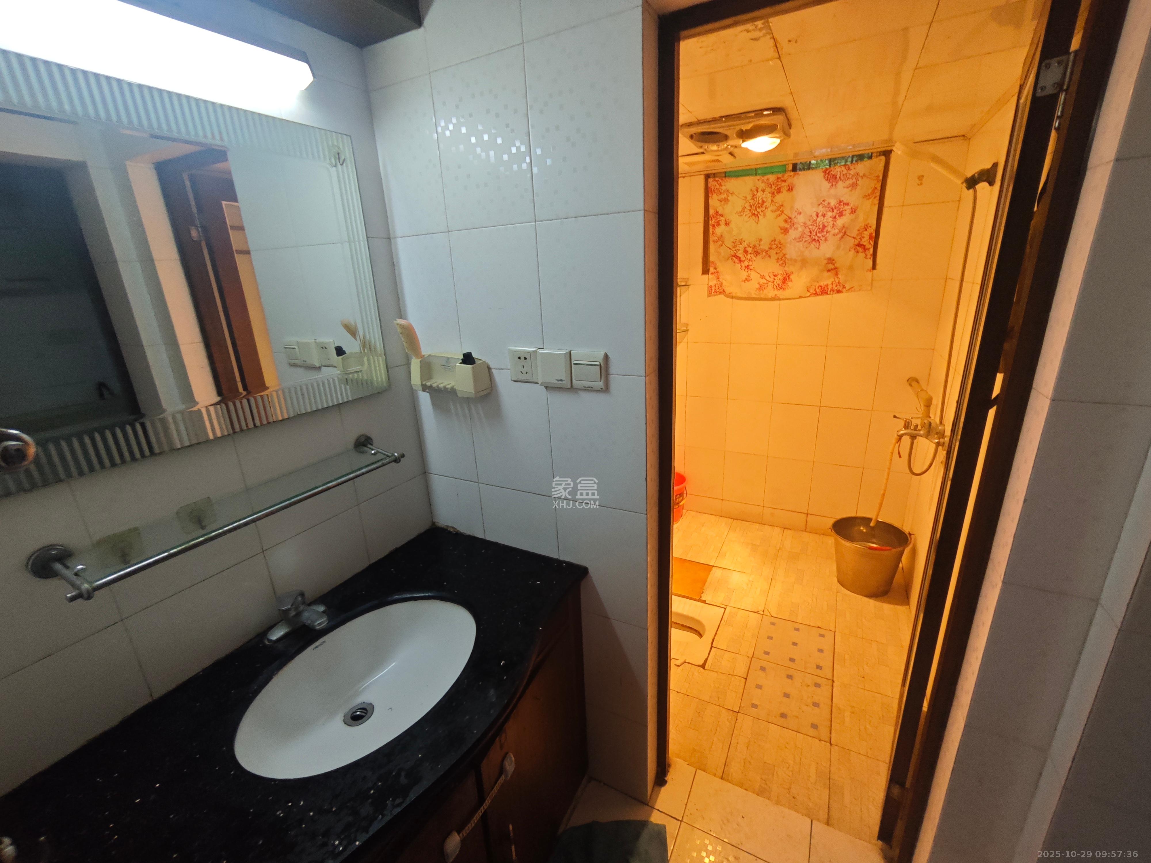 恒达花园  1室2厅3卫    1800.0元/月室内图