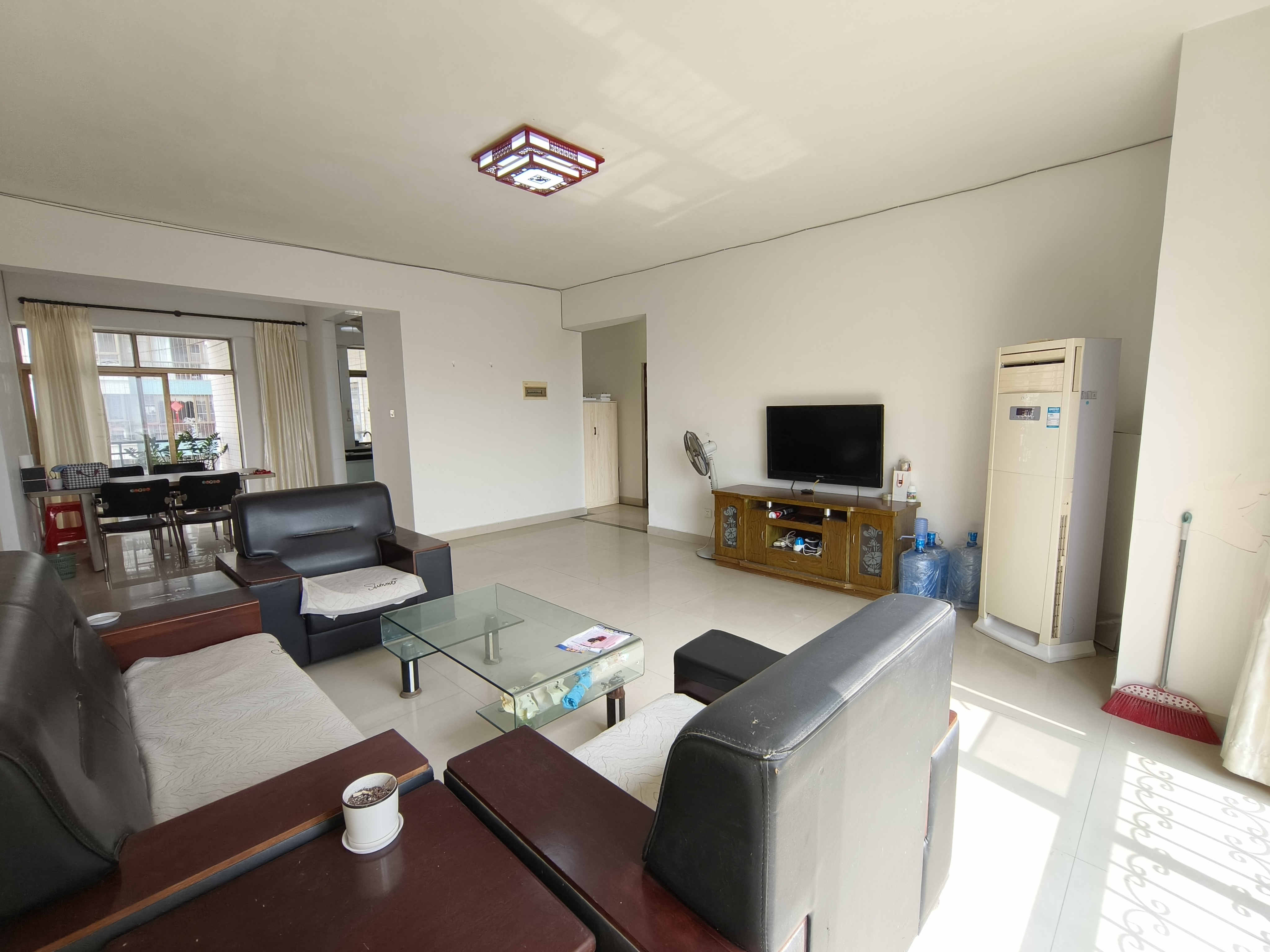 警苑小区 5室2厅2卫 4500.0元/月 警苑小区 5室2厅2卫 4500.0元/月室内图