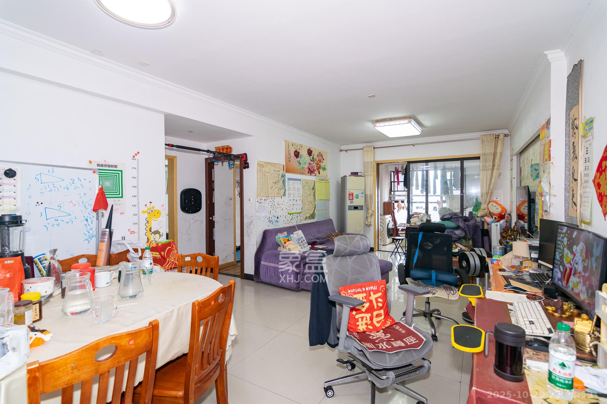 润和紫郡一期  3室2厅2卫    72.0万客厅