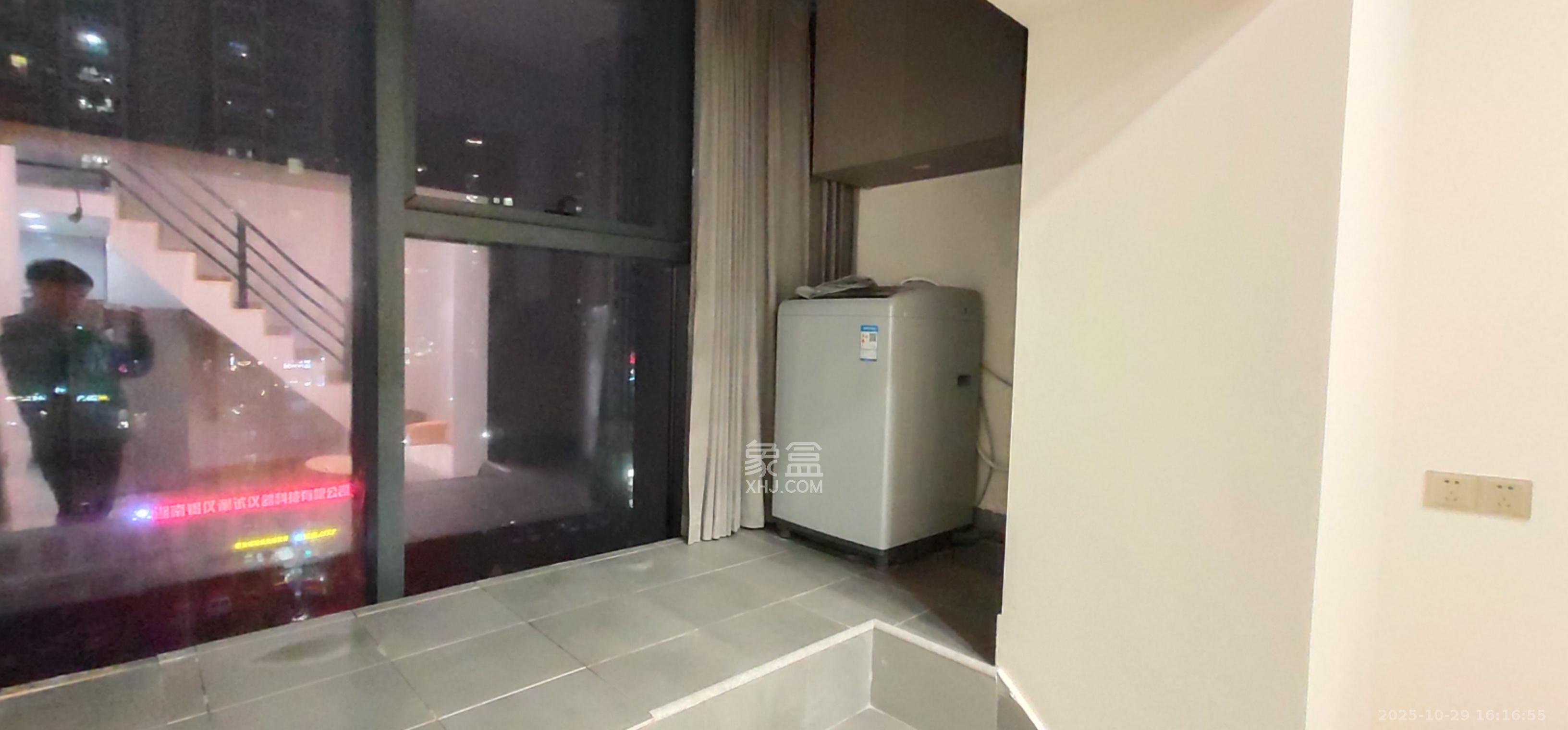 裕天国际商汇中心 1室1厅1卫 1500.0元/月 裕天国际商汇中心 1室1厅1卫 1500.0元/月室内图