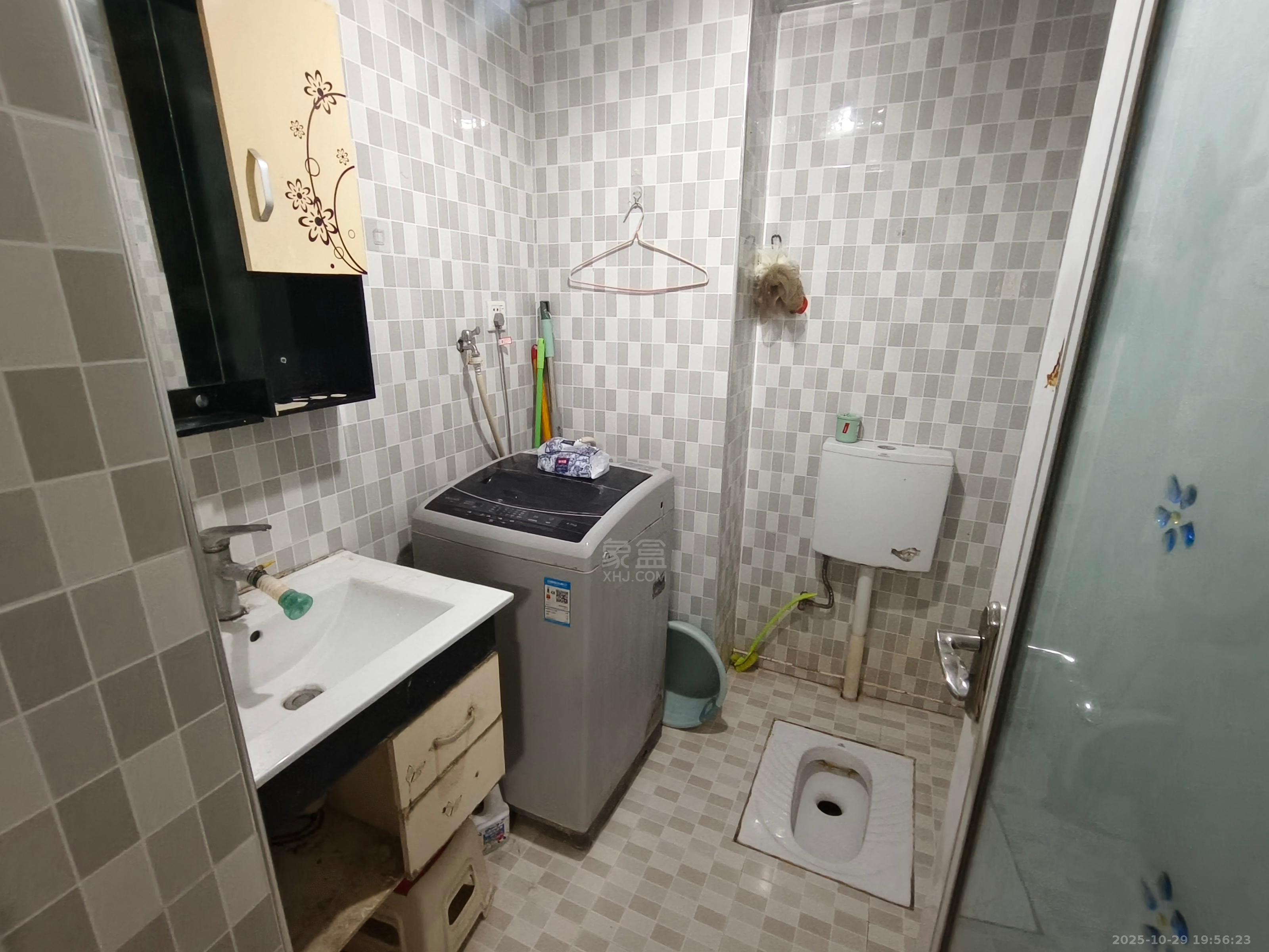 庐山恋  2室1厅1卫    1600.0元/月室内图