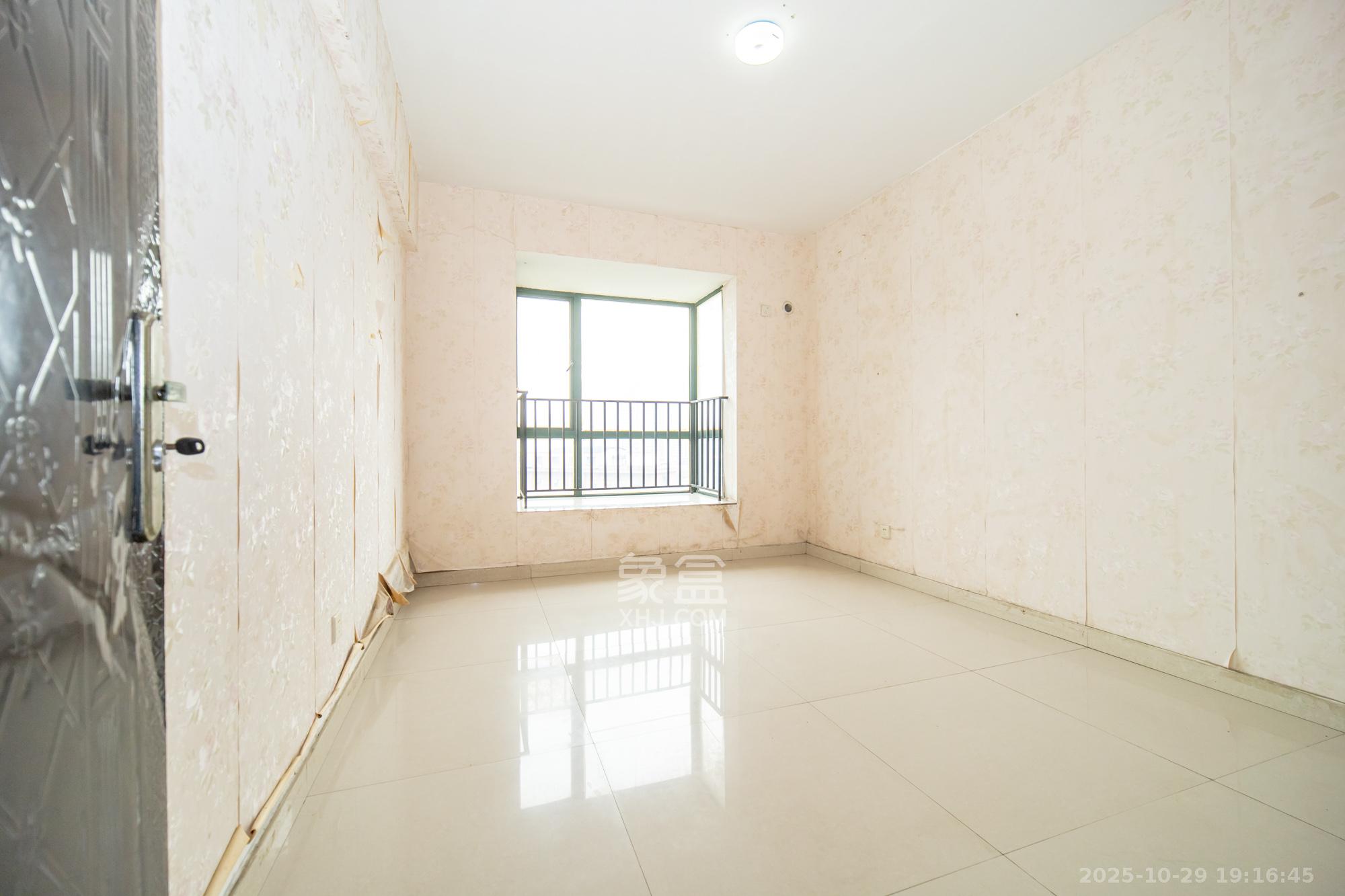 绿洲花园  3室2厅2卫    120.0万卧室