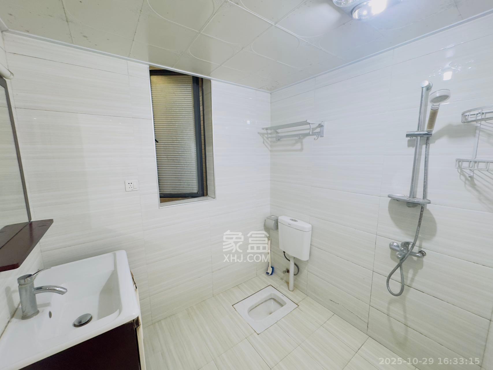 保利麓谷林语C区  1室0厅0卫    2200.0元/月室内图