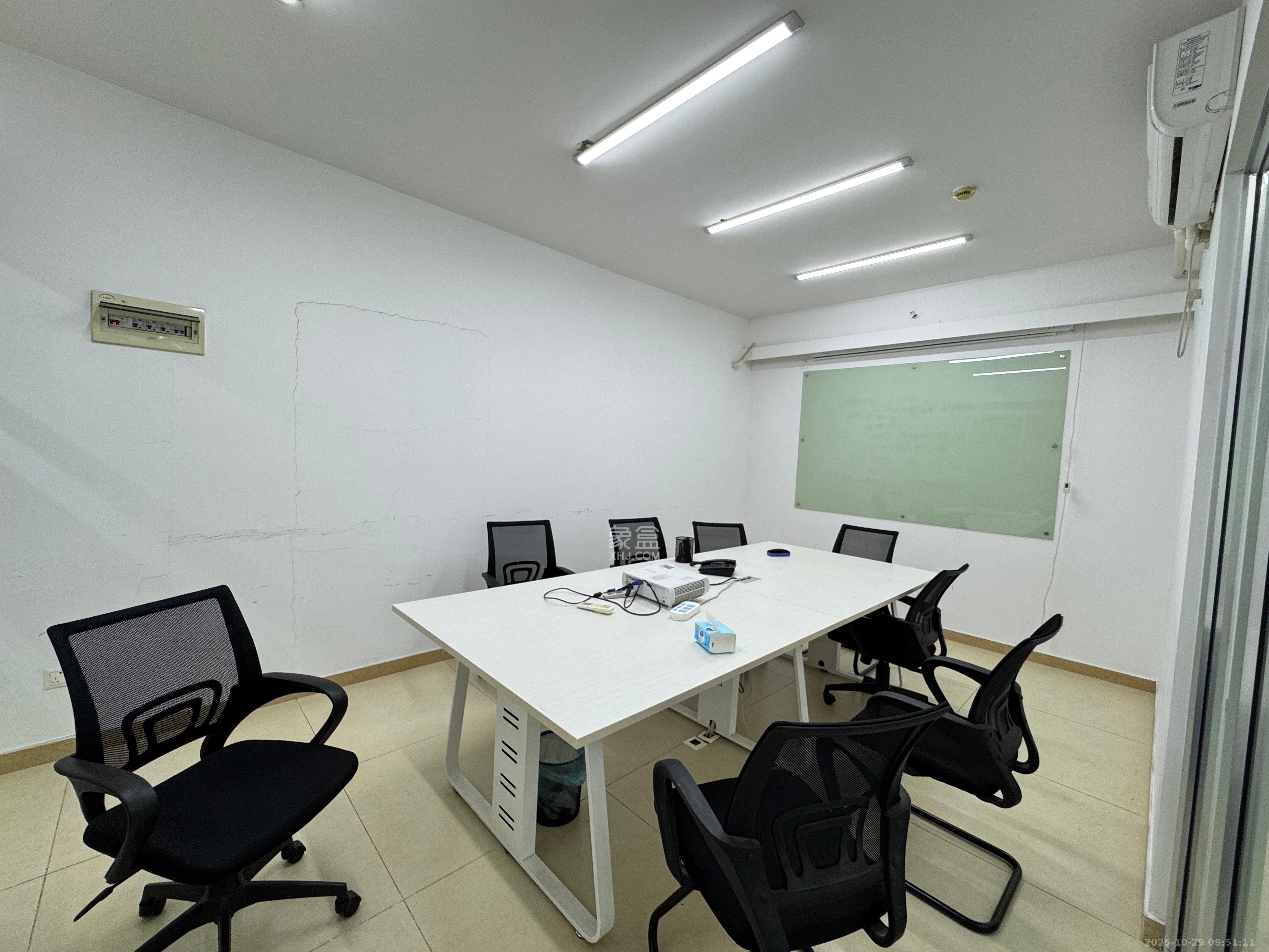 长房中庭国际(东郡华蓉广场)  2室2厅1卫    6800.0元/月 长房中庭国际(东郡华蓉广场)  2室2厅1卫    6800.0元/月室内图1