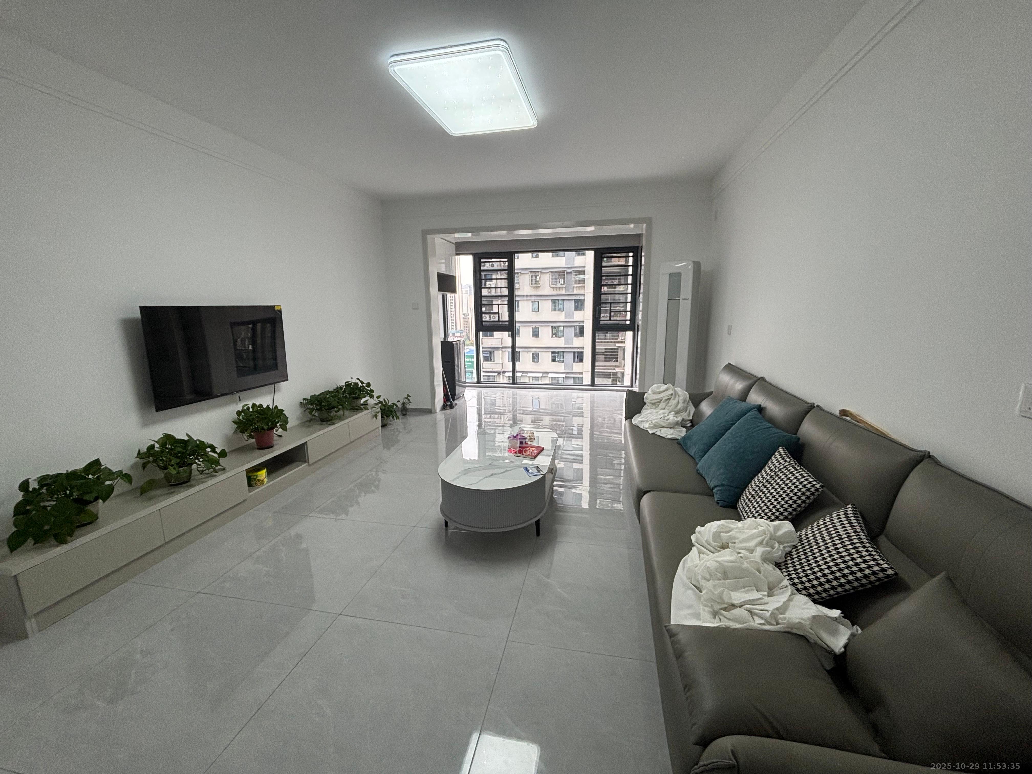 旭日嘉苑  3室2厅2卫    3400.0元/月室内图