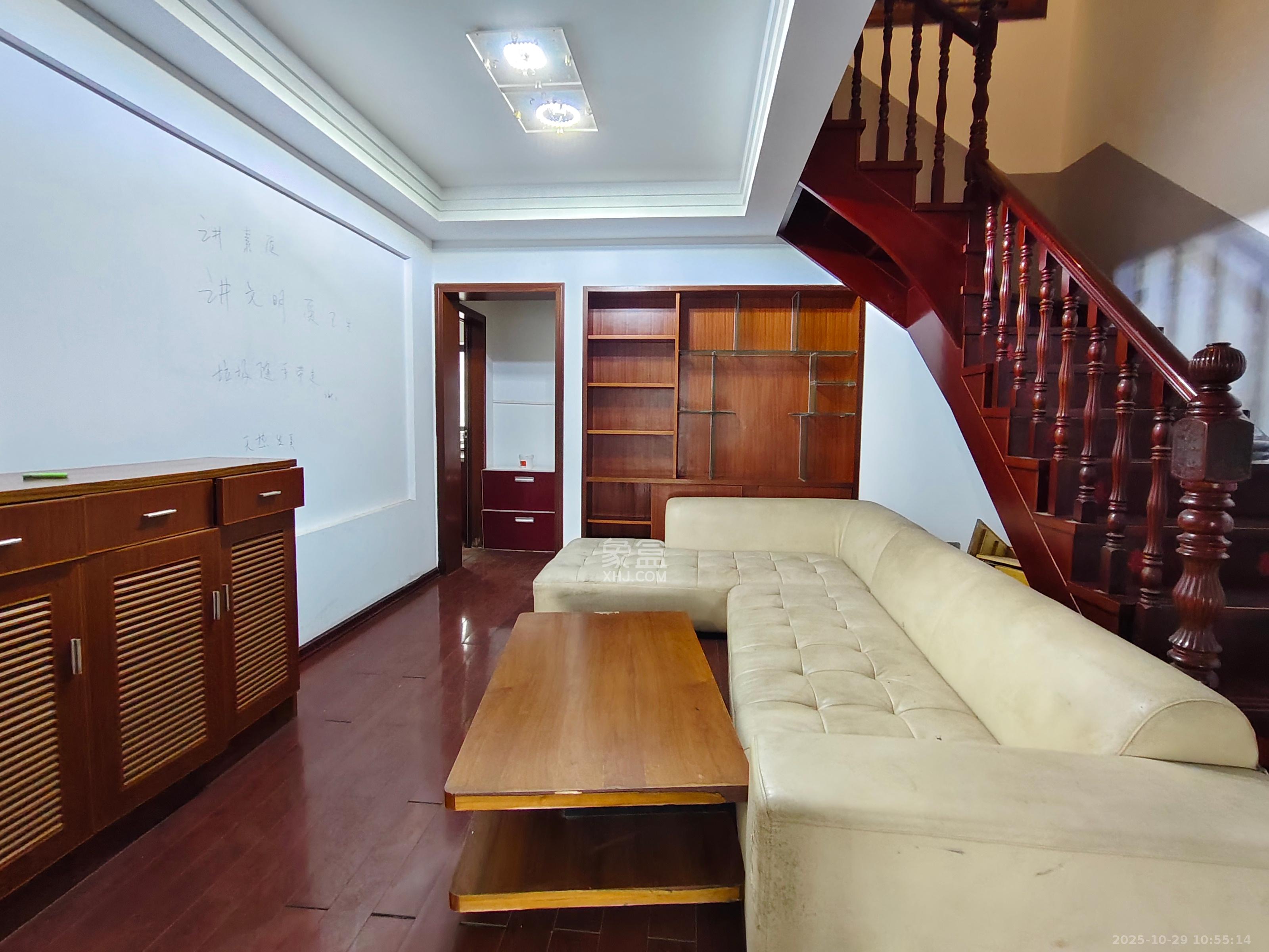 浏阳河畔家园 7室2厅2卫 3700.0元/月 浏阳河畔家园 7室2厅2卫 3700.0元/月室内图