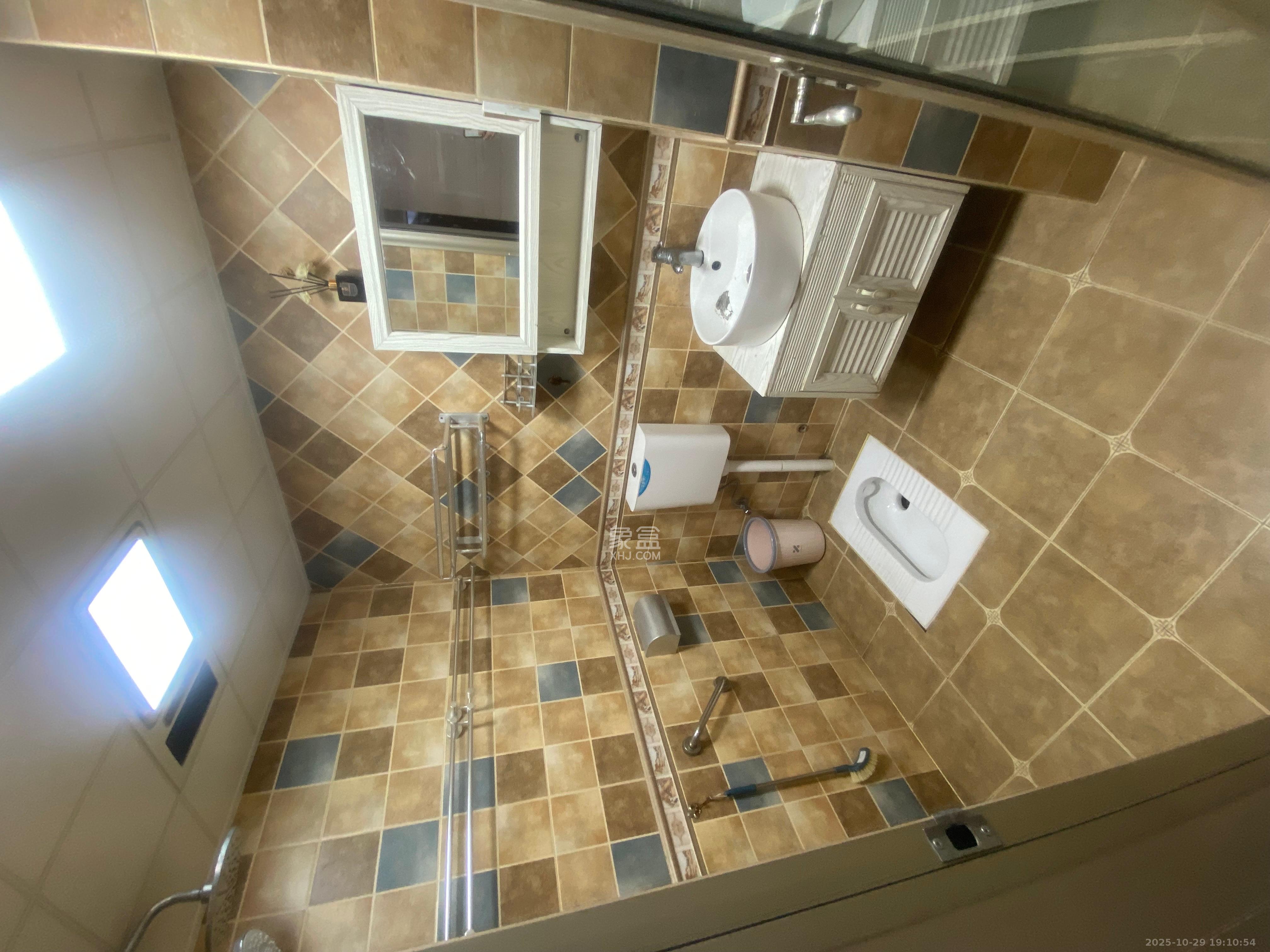 钱隆世家  2室2厅1卫    2000.0元/月室内图