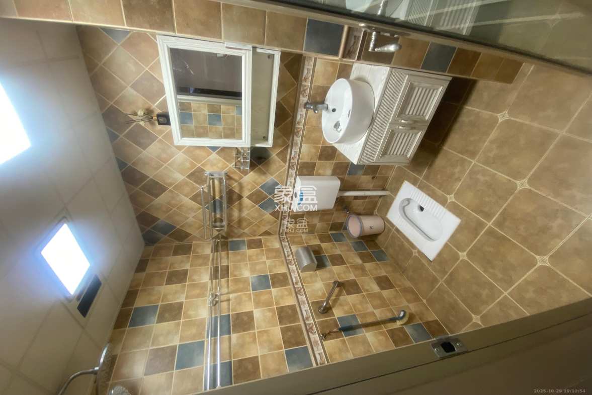 钱隆世家  2室2厅1卫    2000.0元/月 钱隆世家  2室2厅1卫    2000.0元/月室内图