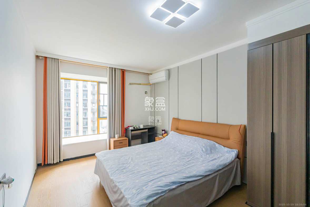 天健芙蓉盛世一期 3室2厅2卫 118.0万 天健芙蓉盛世一期 3室2厅2卫 118.0万卧室