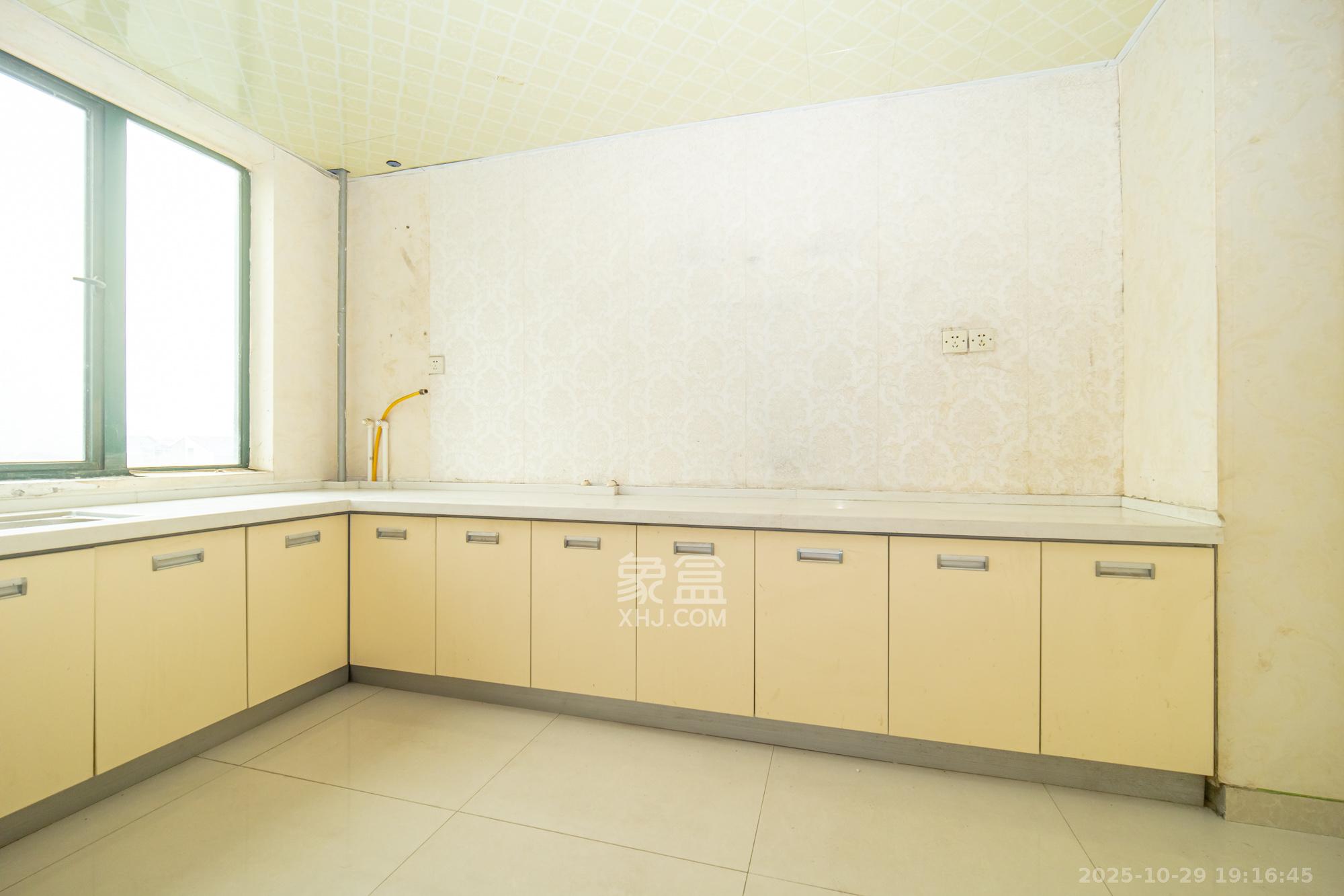 绿洲花园 3室2厅2卫 120.0万 绿洲花园 3室2厅2卫 120.0万厨房