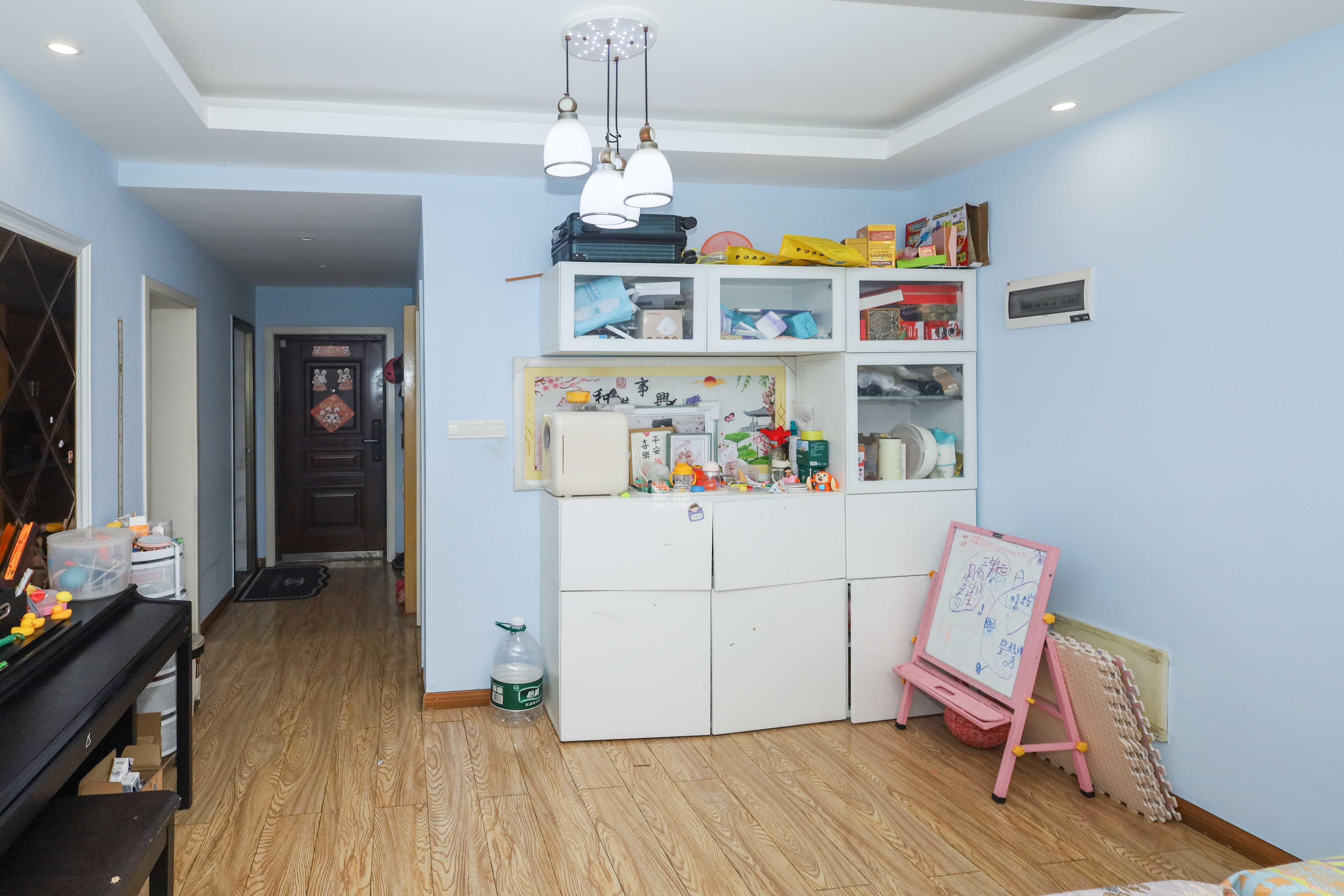 旭辉御府  3室2厅1卫    105.0万客厅