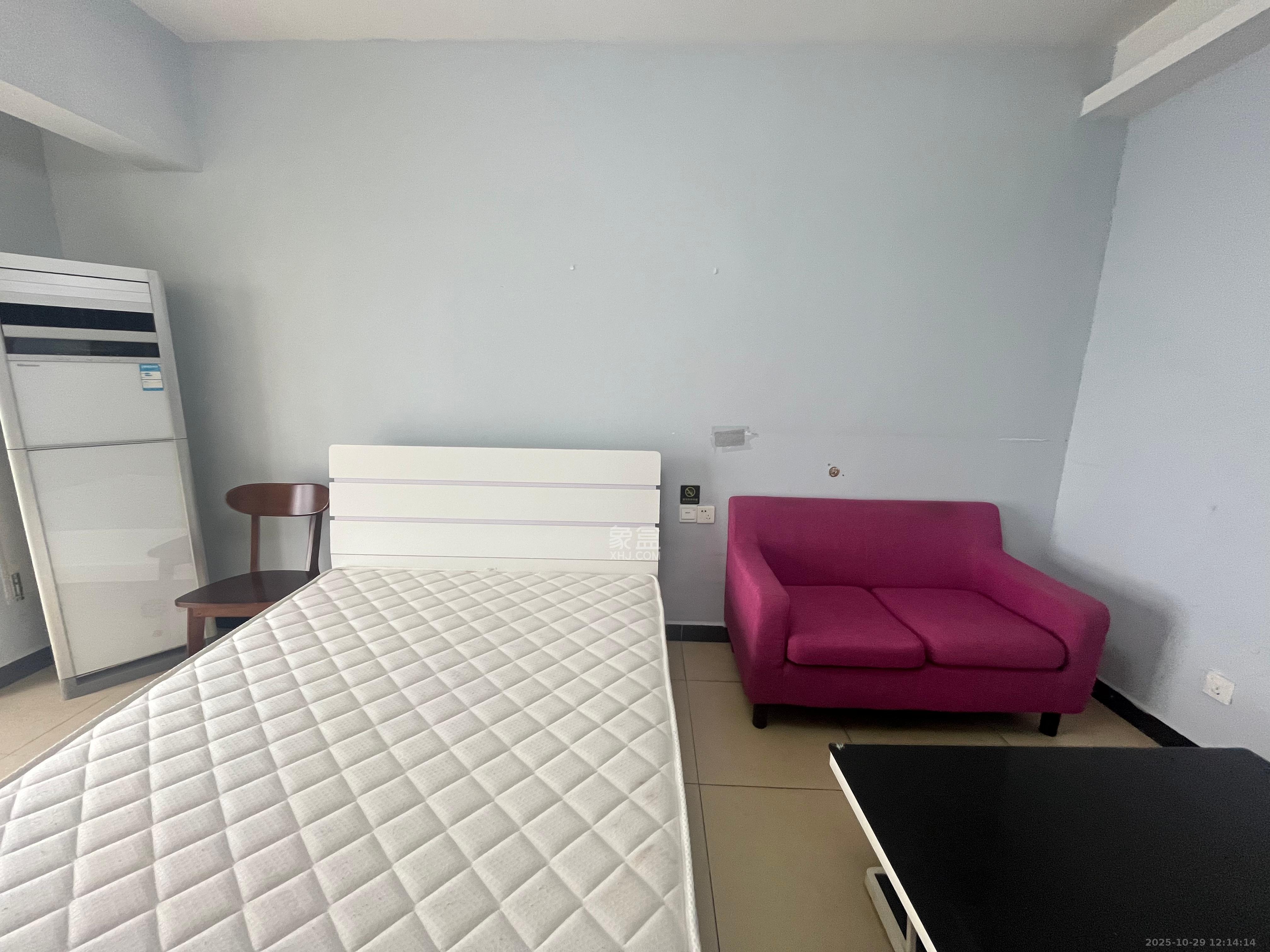 华润五彩城  1室1厅1卫    1250.0元/月 华润五彩城  1室1厅1卫    1250.0元/月室内图