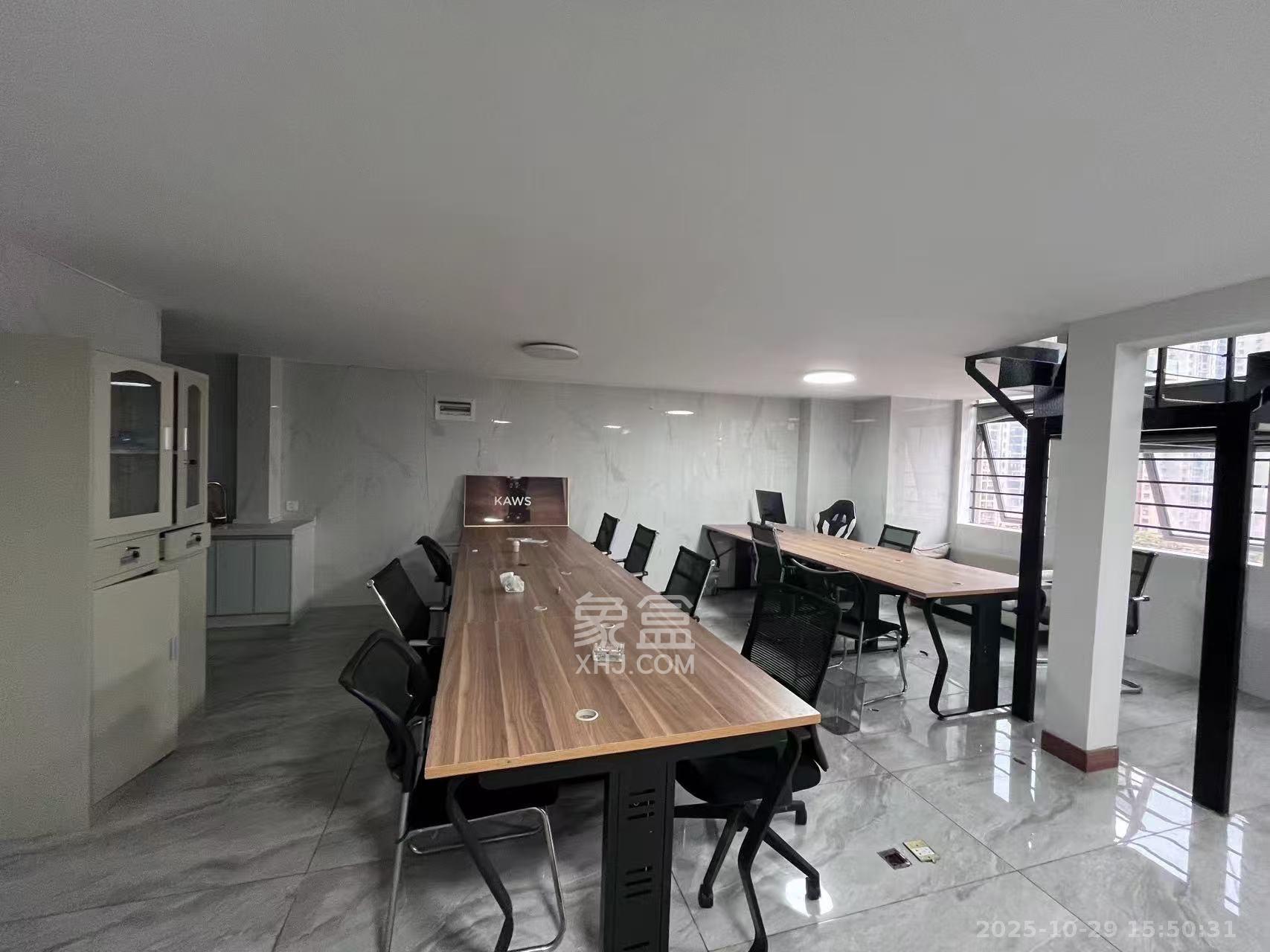 华润置地广场二期  2室2厅2卫    3500.0元/月