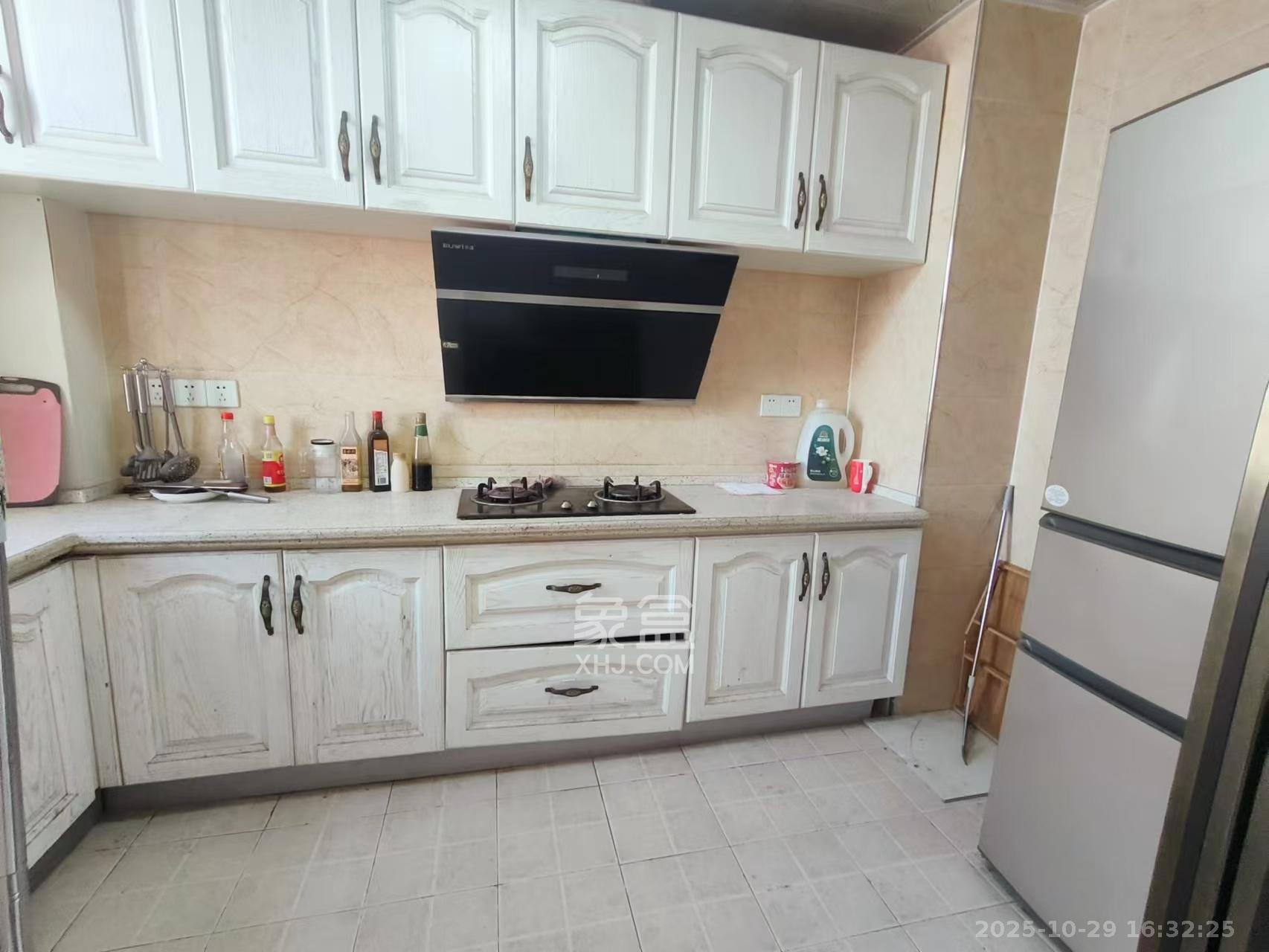 中房瑞致国际  3室2厅2卫    2800.0元/月室内图