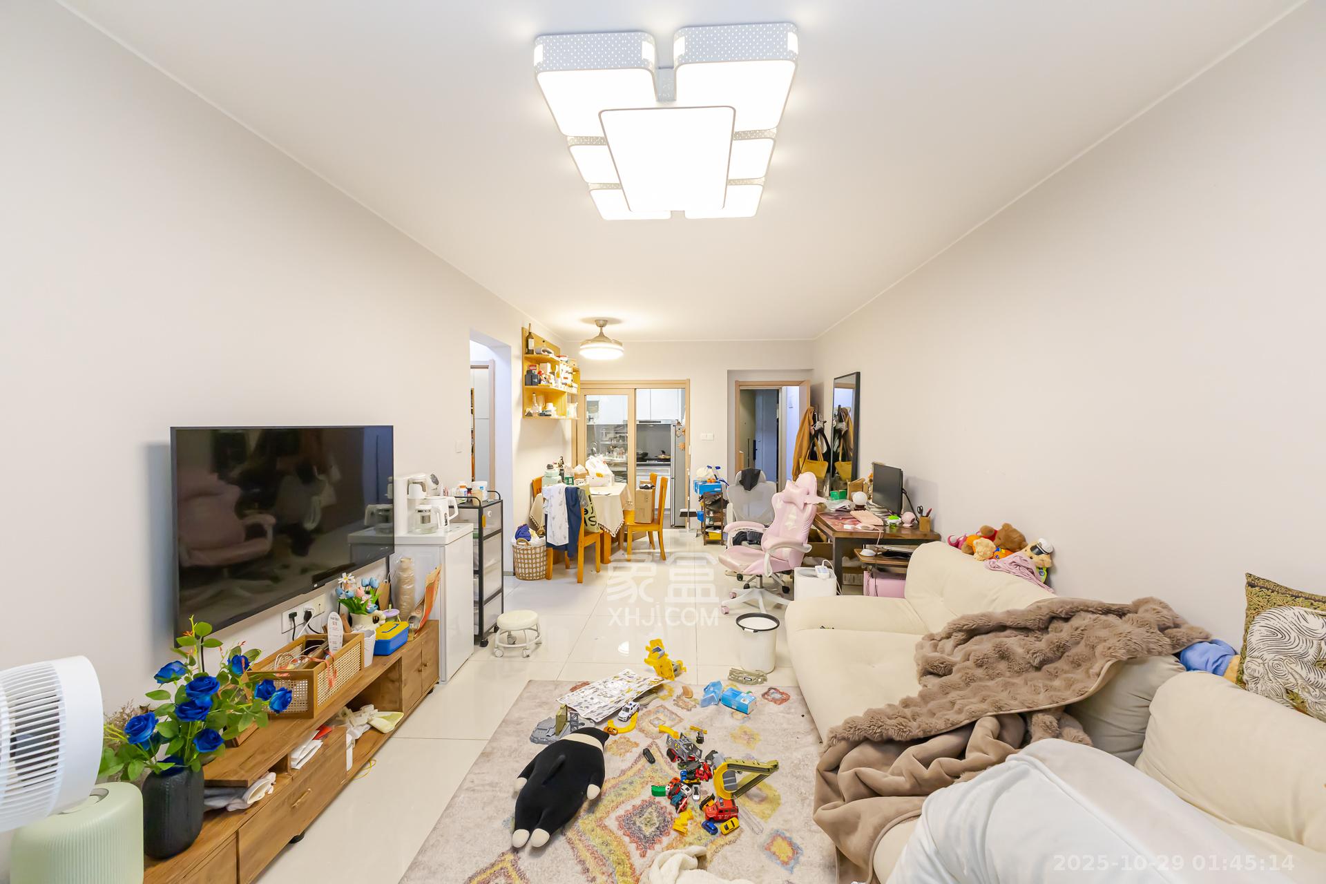 时代倾城二期  2室2厅1卫    65.0万客厅