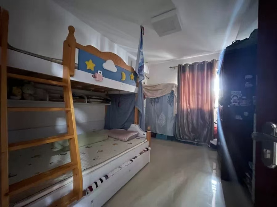 水云天  4室2厅2卫    220.0万 水云天  4室2厅2卫    220.0万室内图