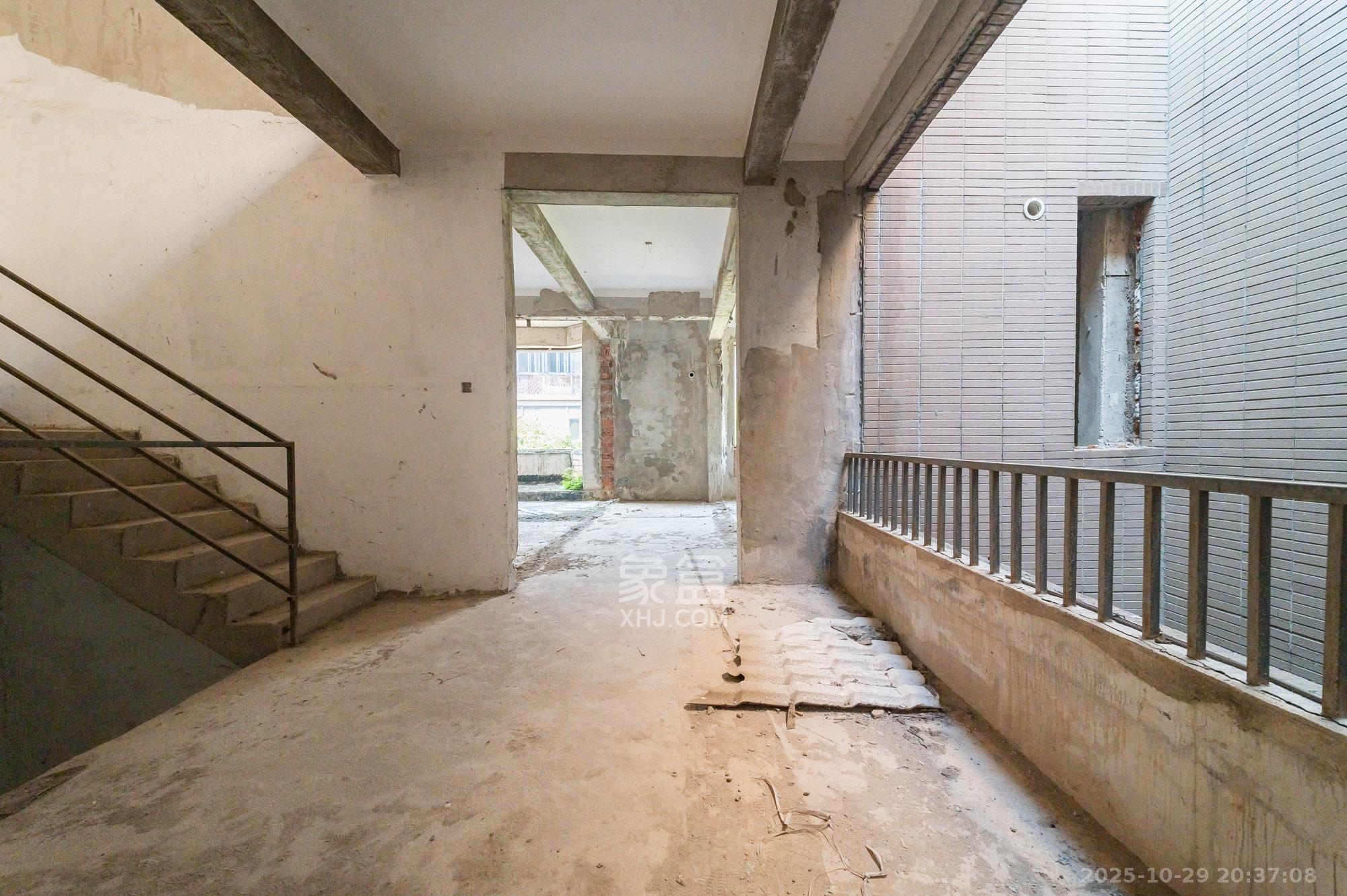 深业睿城  5室3厅4卫    520.0万 深业睿城  5室3厅4卫    520.0万其他