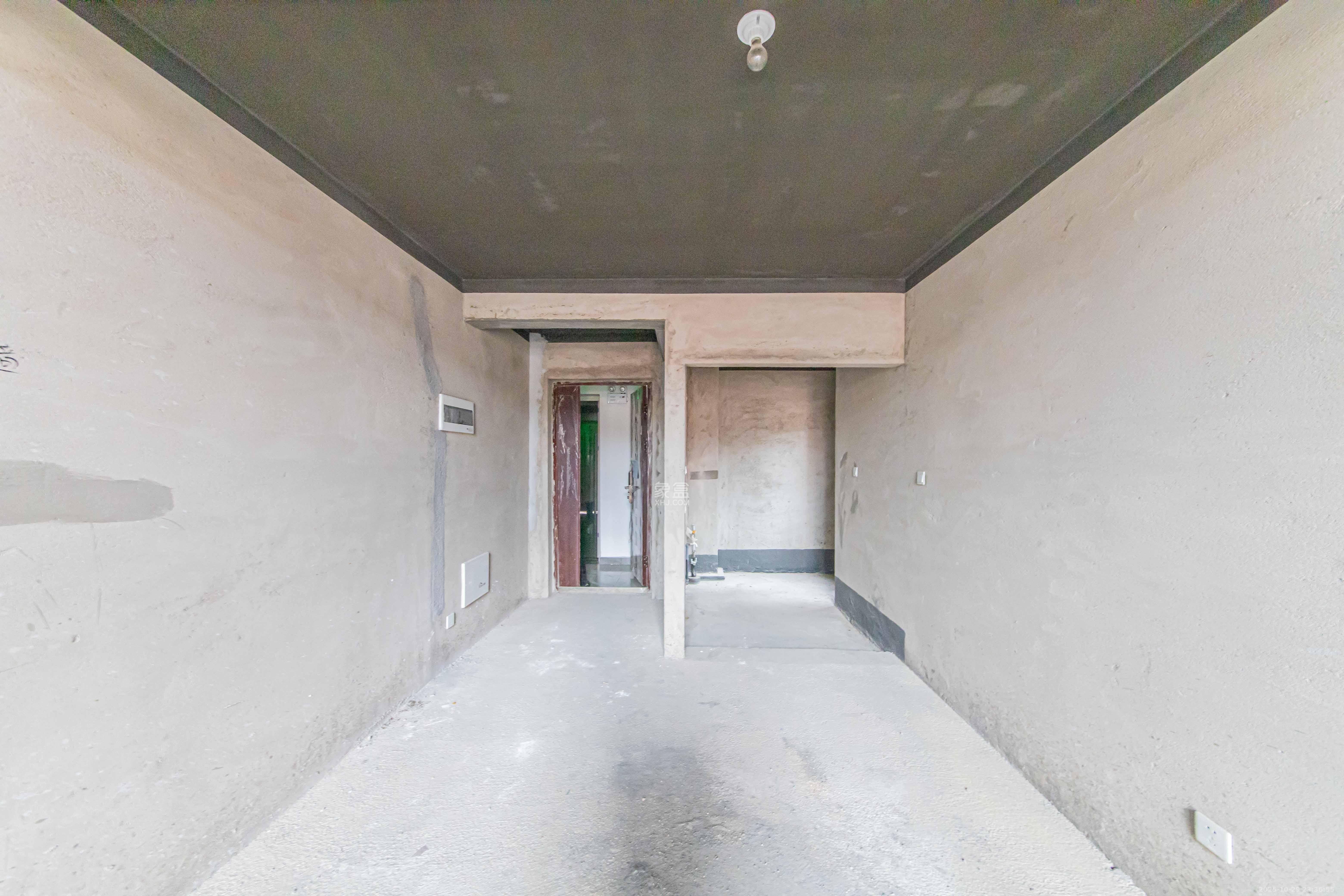 香缇雅苑（鑫远翡丽郡二期）  5室2厅2卫    236.0万客厅