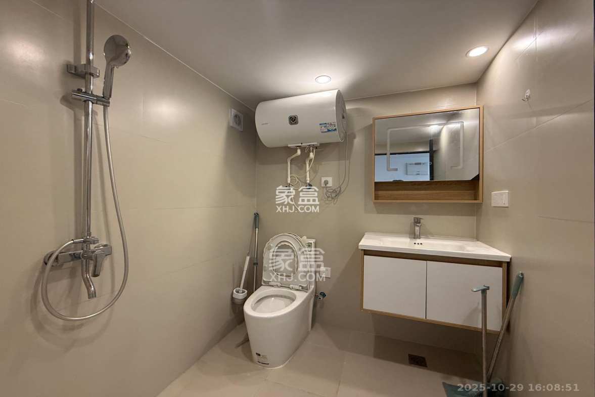 卓越中寰 2室1厅1卫 2600.0元/月 卓越中寰 2室1厅1卫 2600.0元/月室内图