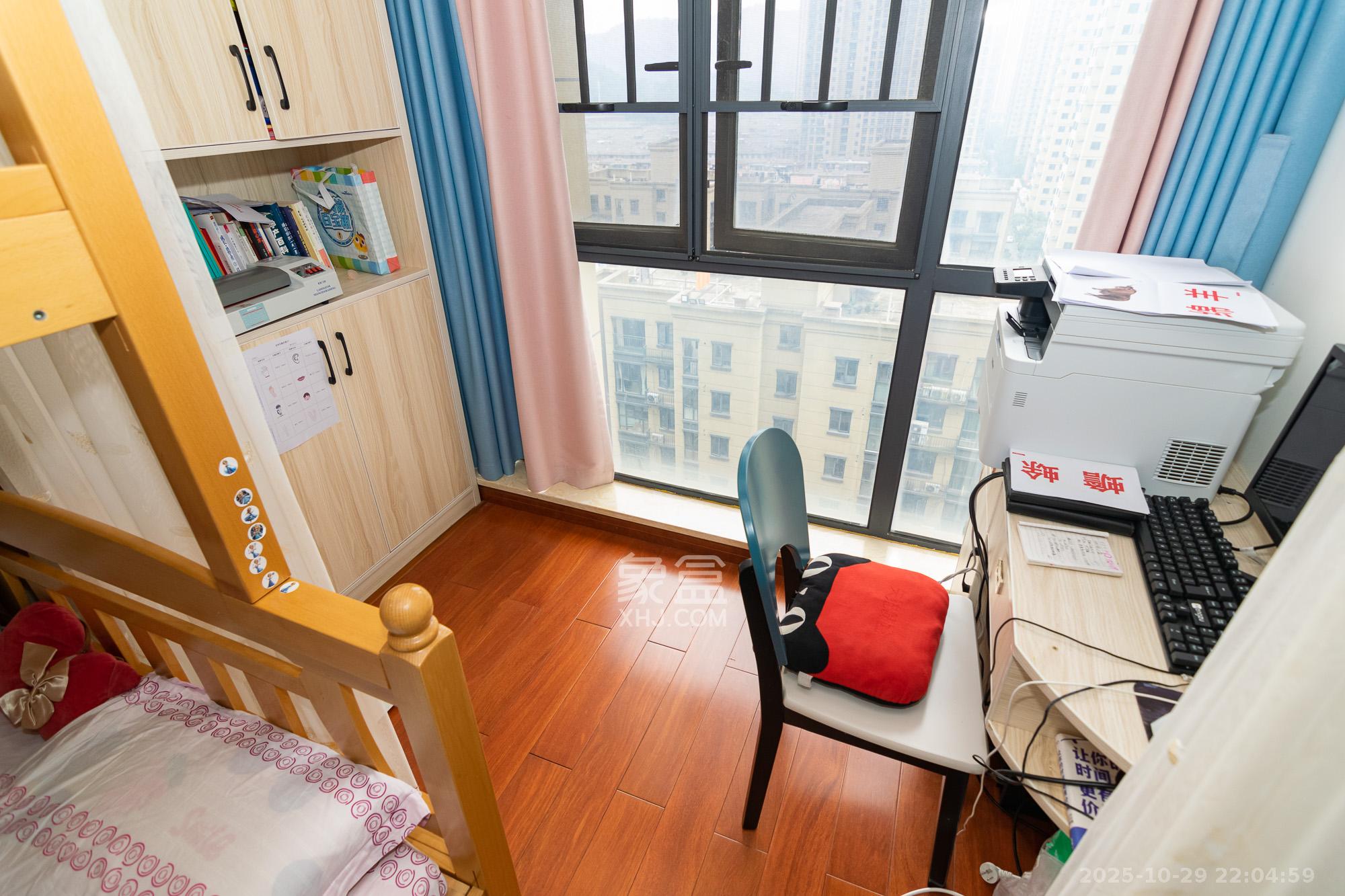 澳海澜庭 3室2厅1卫 85.0万 澳海澜庭 3室2厅1卫 85.0万阳台