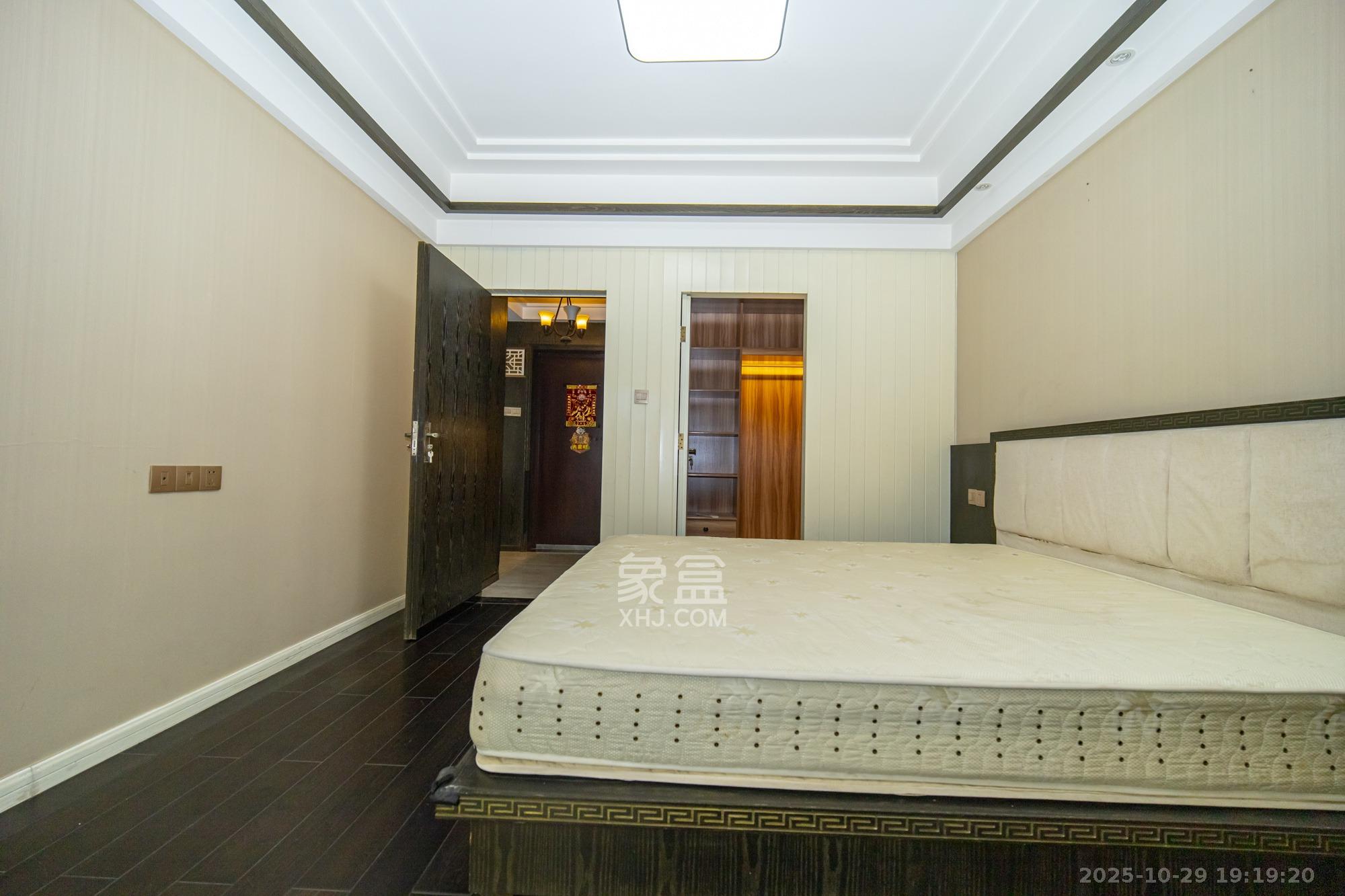 悦湖山  3室2厅1卫    66.8万卧室