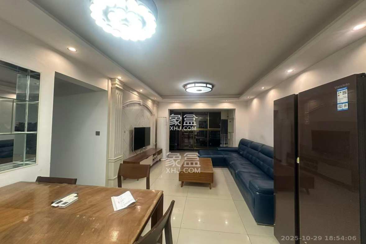 江山帝景哈佛  3室2厅1卫    2200.0元/月 江山帝景哈佛  3室2厅1卫    2200.0元/月室内图