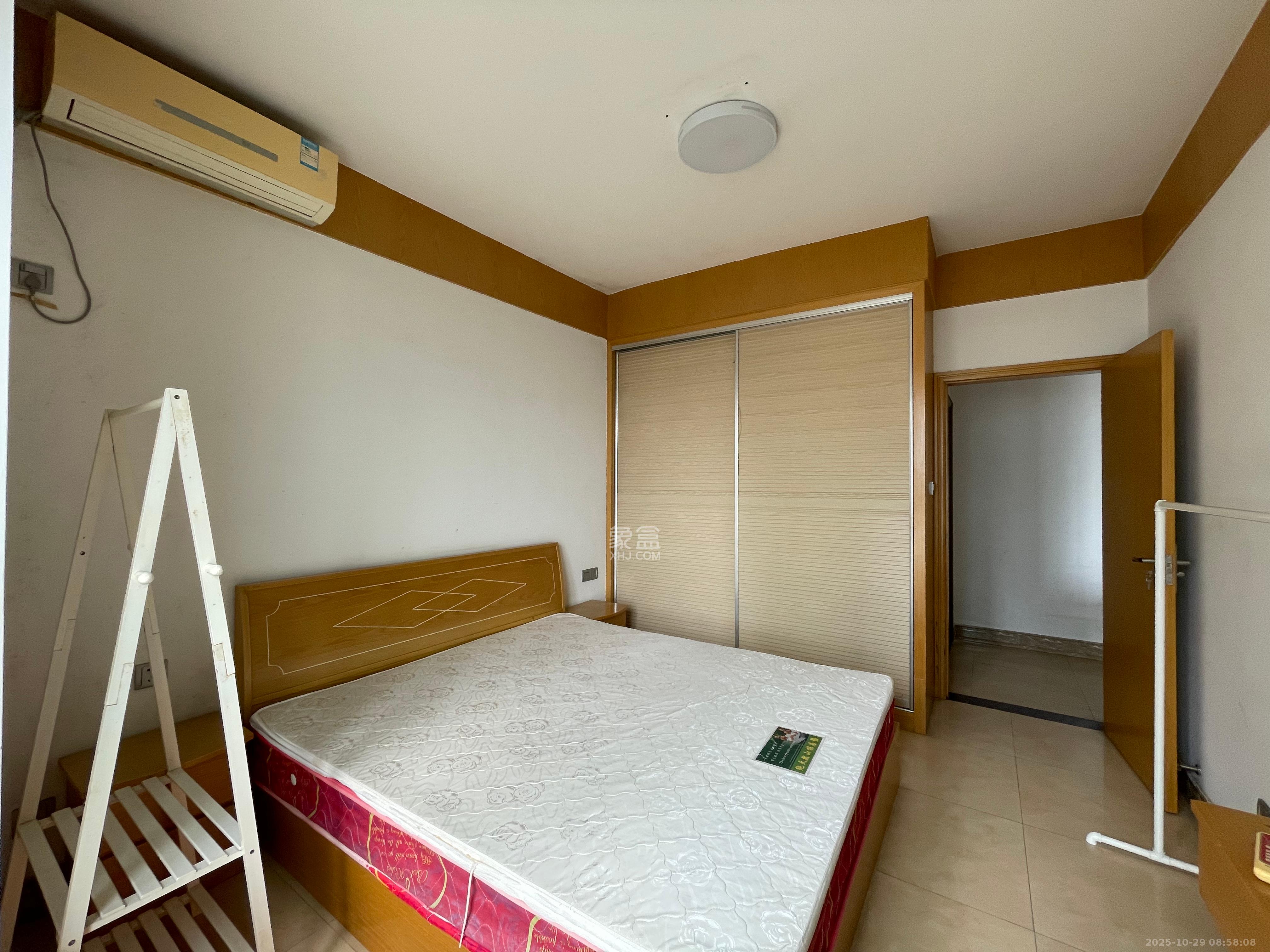 湘江世纪城悦江苑  1室2厅1卫    2100.0元/月 湘江世纪城悦江苑  1室2厅1卫    2100.0元/月室内图