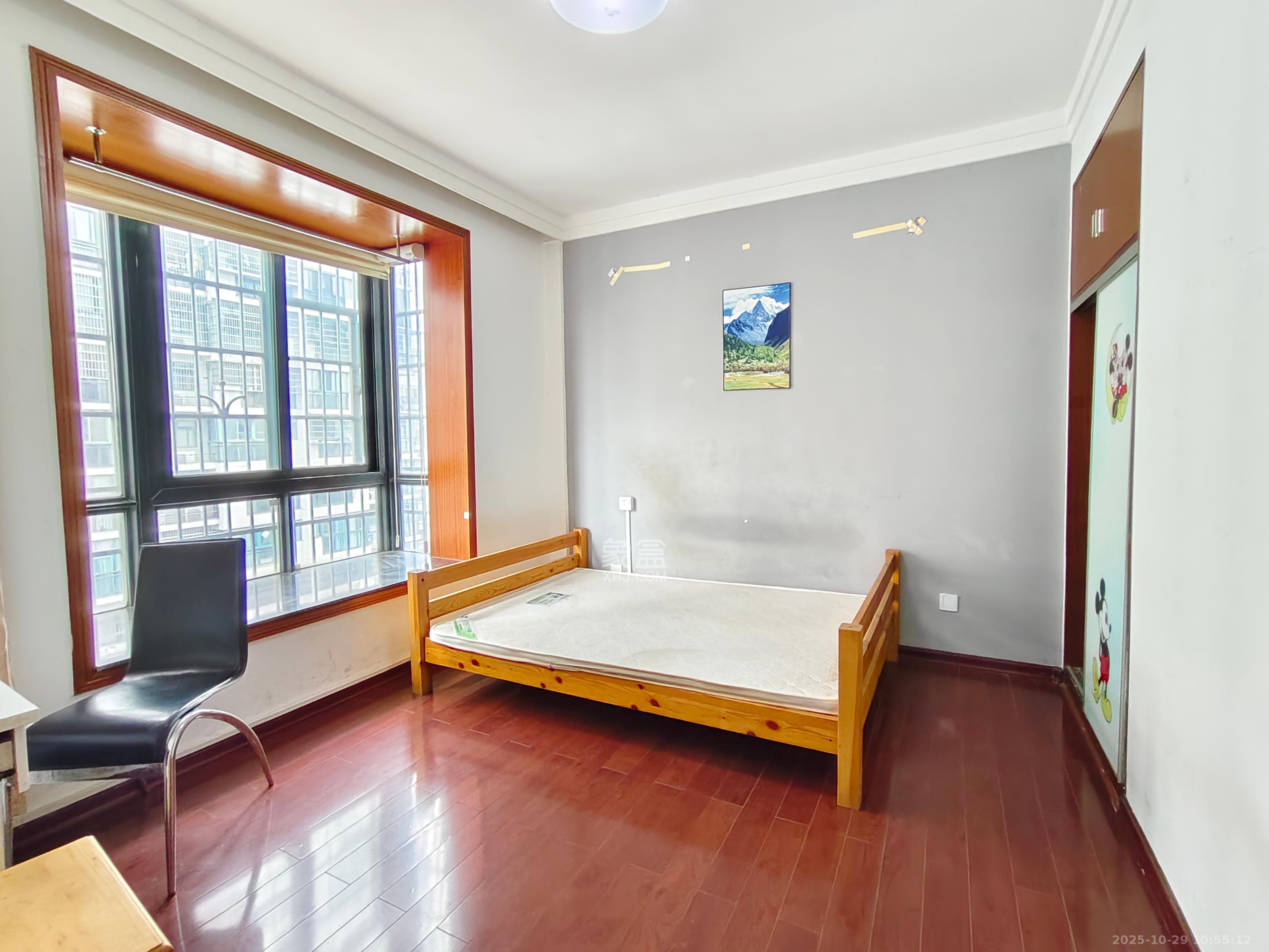 浏阳河畔家园 7室2厅2卫 3700.0元/月 浏阳河畔家园 7室2厅2卫 3700.0元/月室内图