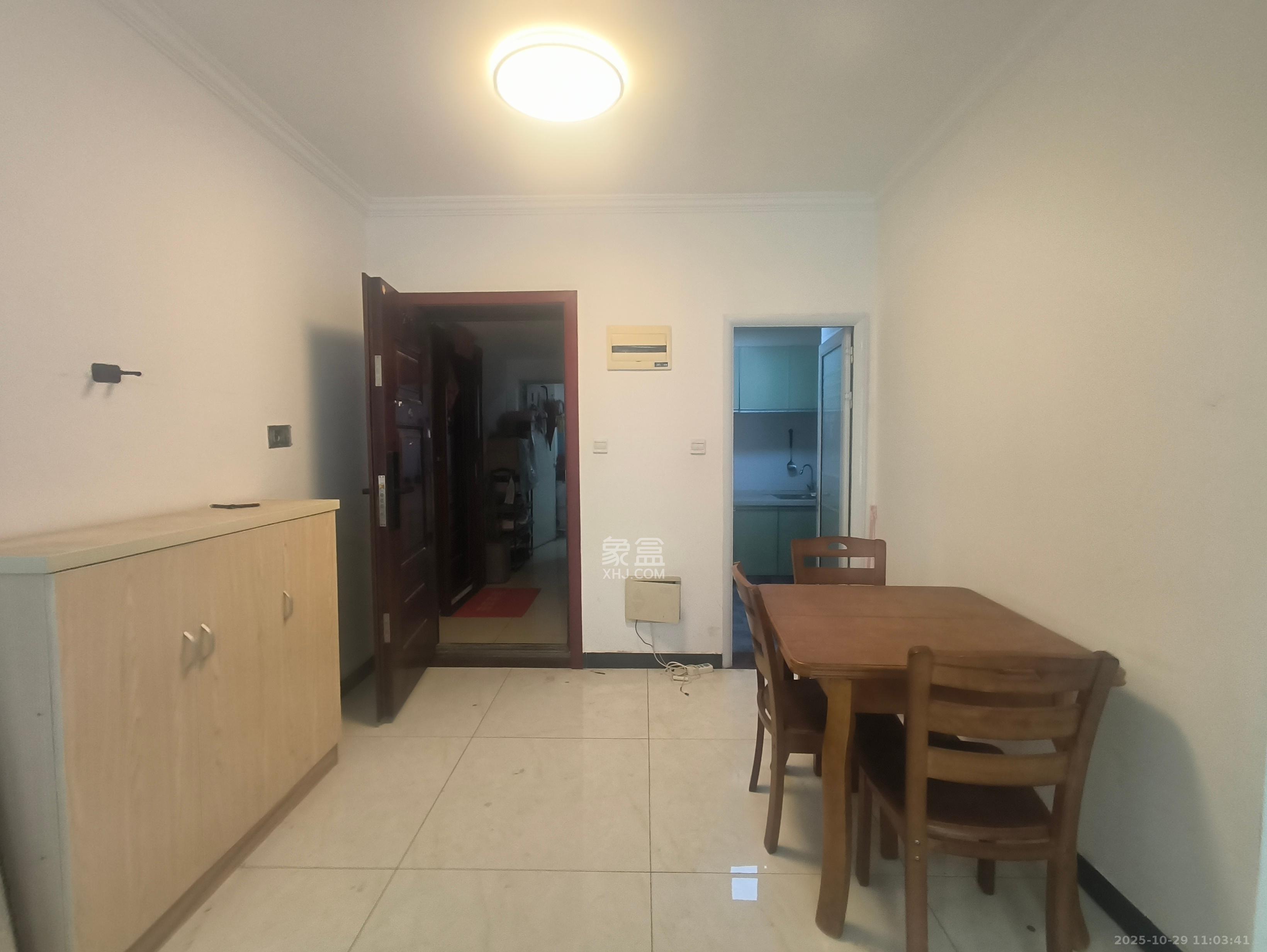 协信星澜汇  2室2厅1卫    2400.0元/月