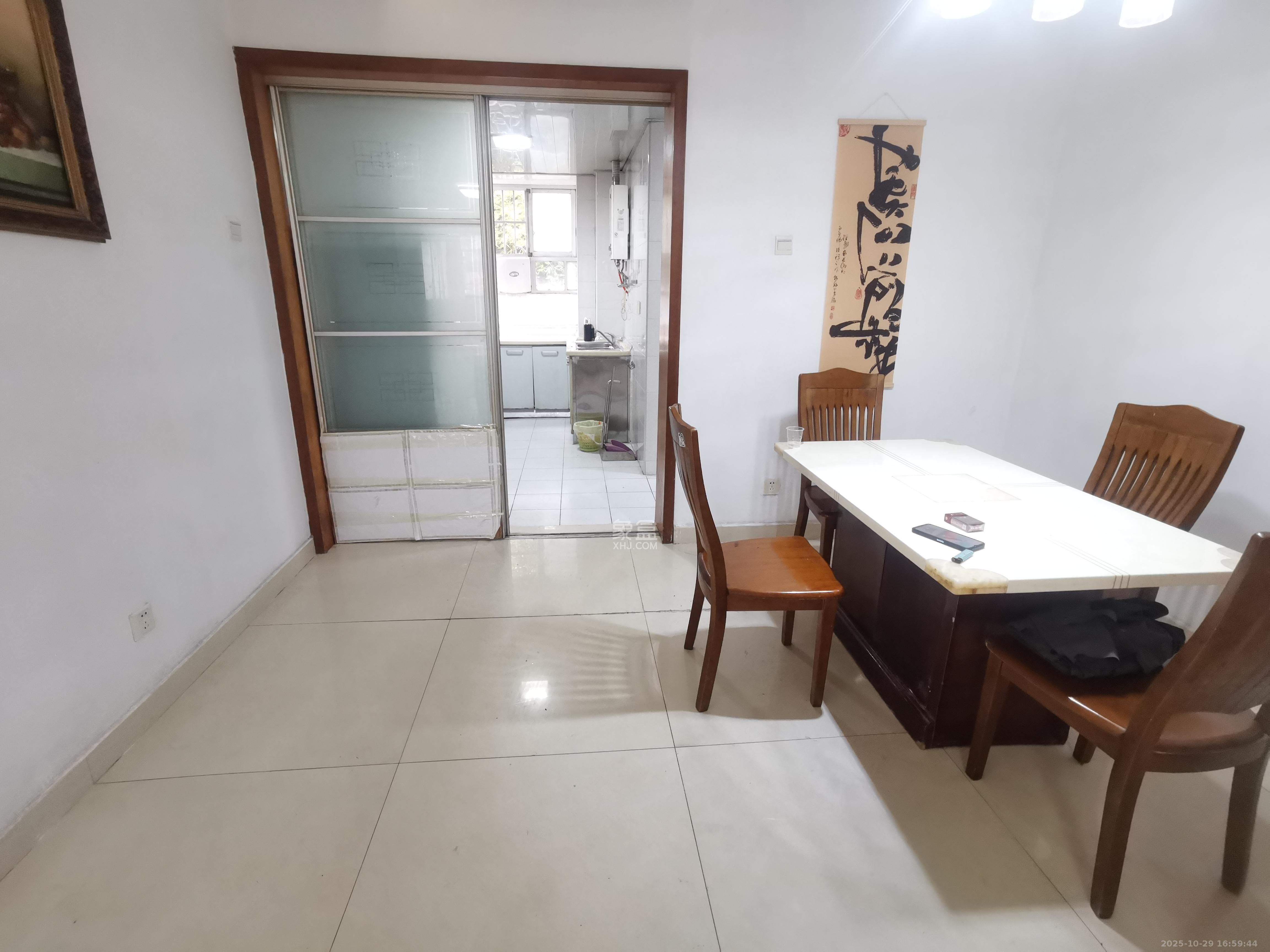 湘卫花苑  3室2厅2卫    2400.0元/月室内图