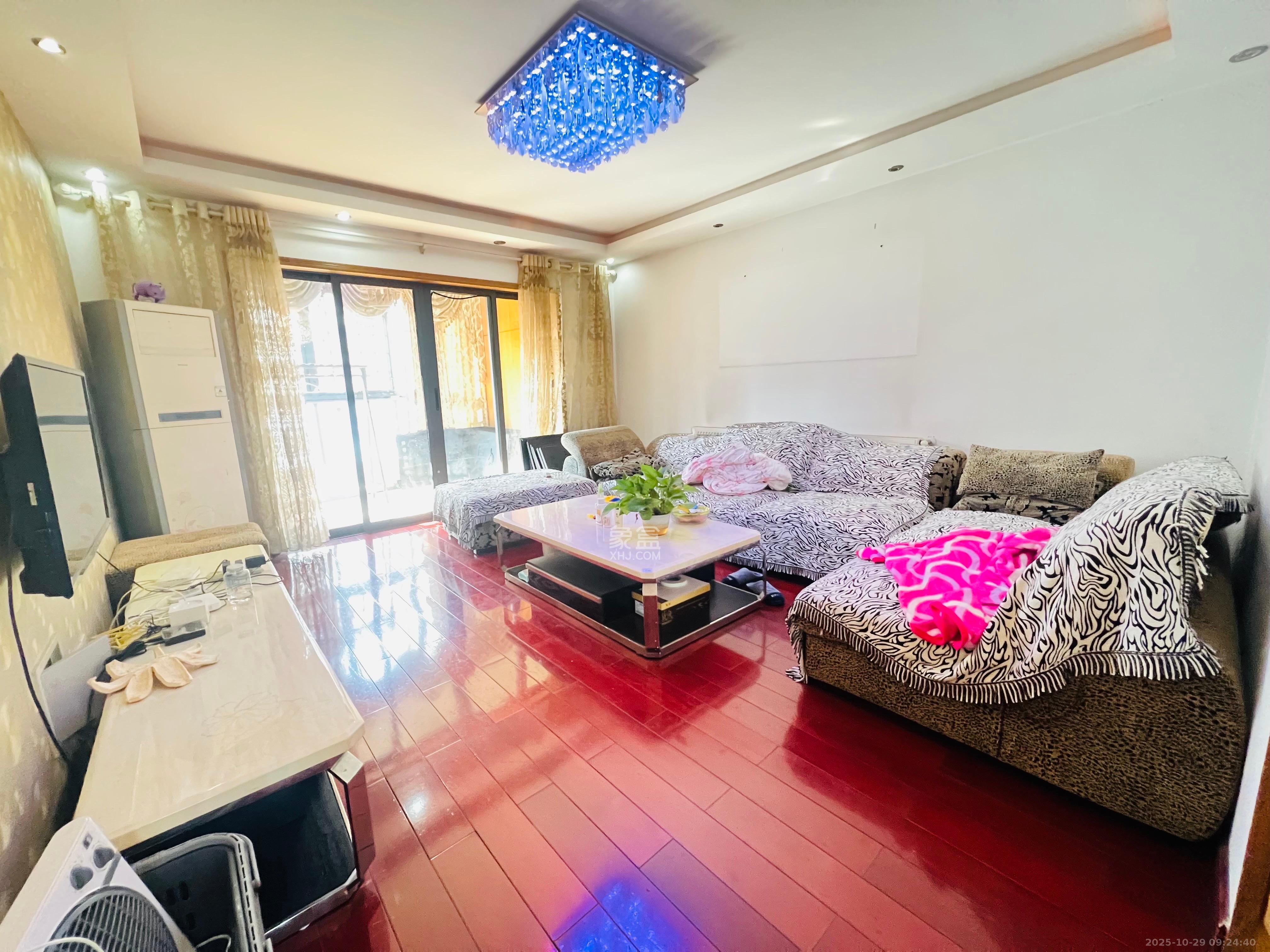 西子花苑  1室2厅2卫    3000.0元/月 西子花苑  1室2厅2卫    3000.0元/月