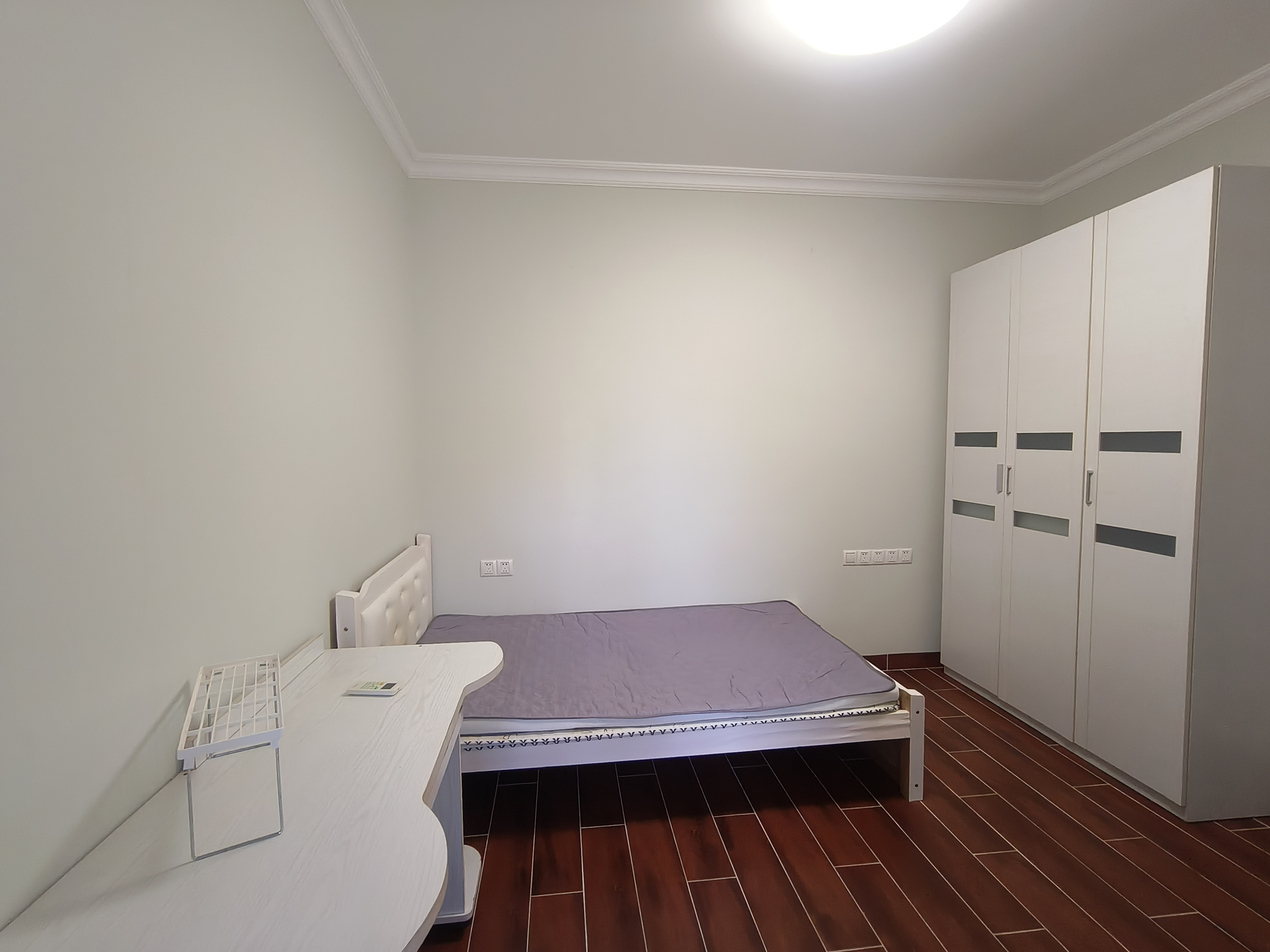 江畔人家  2室2厅1卫    130.0万客厅