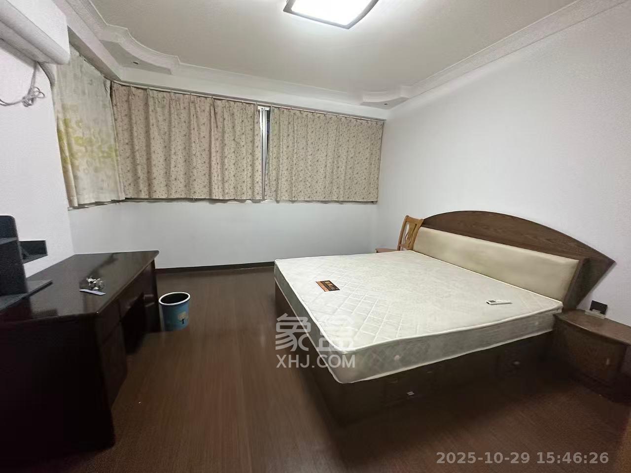 石岭小区A区  2室2厅1卫    1800.0元/月 石岭小区A区  2室2厅1卫    1800.0元/月室内图