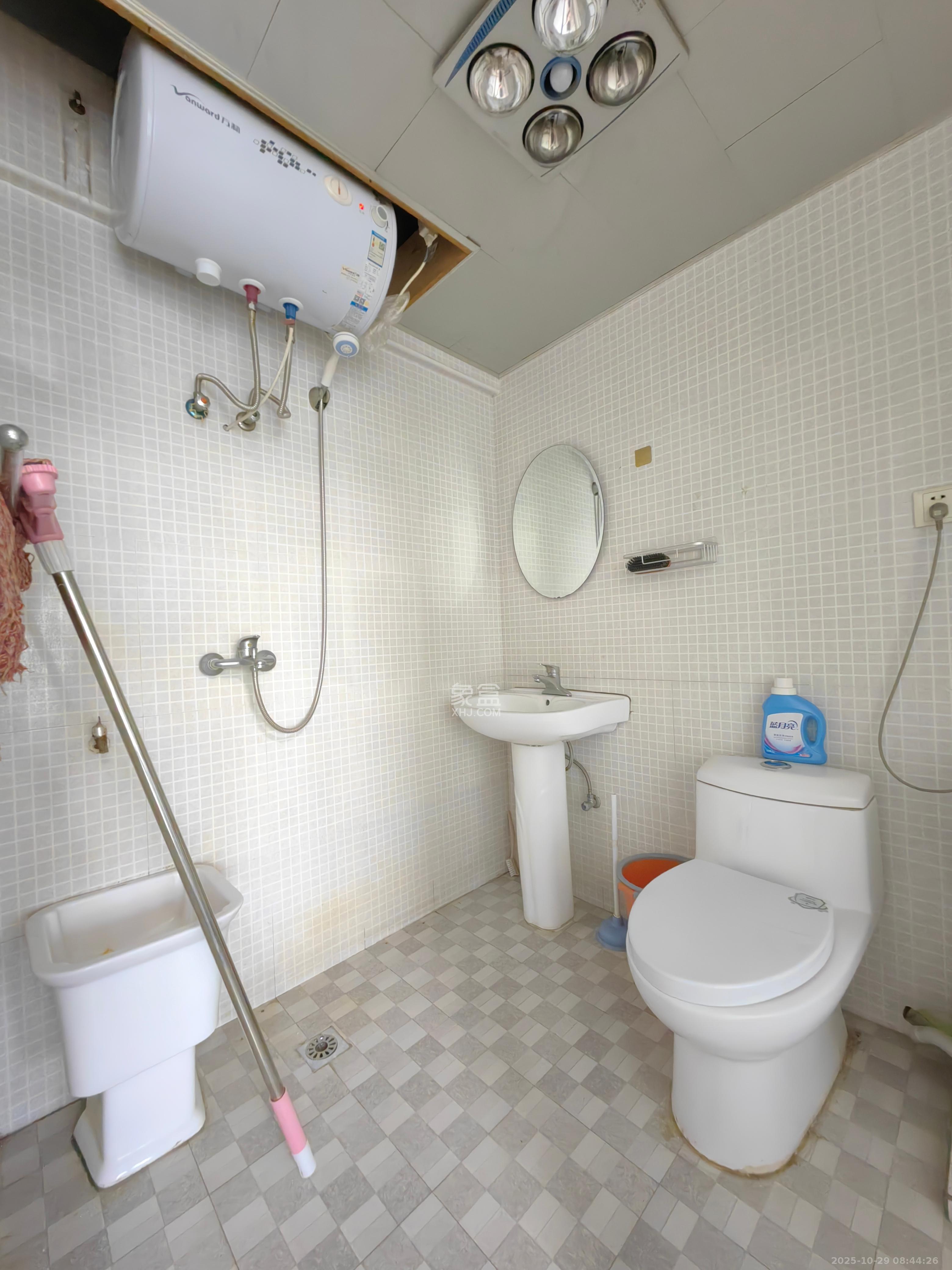 天健芙蓉盛世一期  1室1厅1卫    1400.0元/月室内图