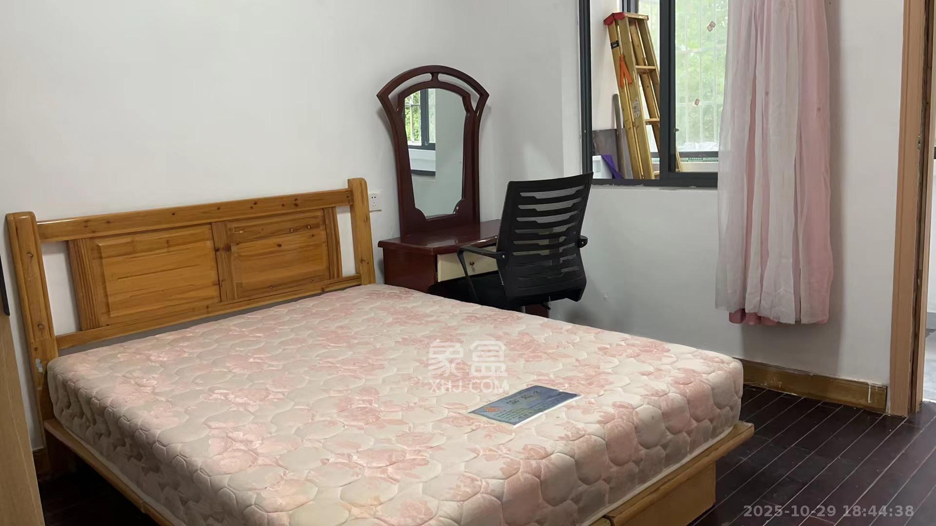 五一东村  2室1厅1卫    1600.0元/月 五一东村  2室1厅1卫    1600.0元/月室内图