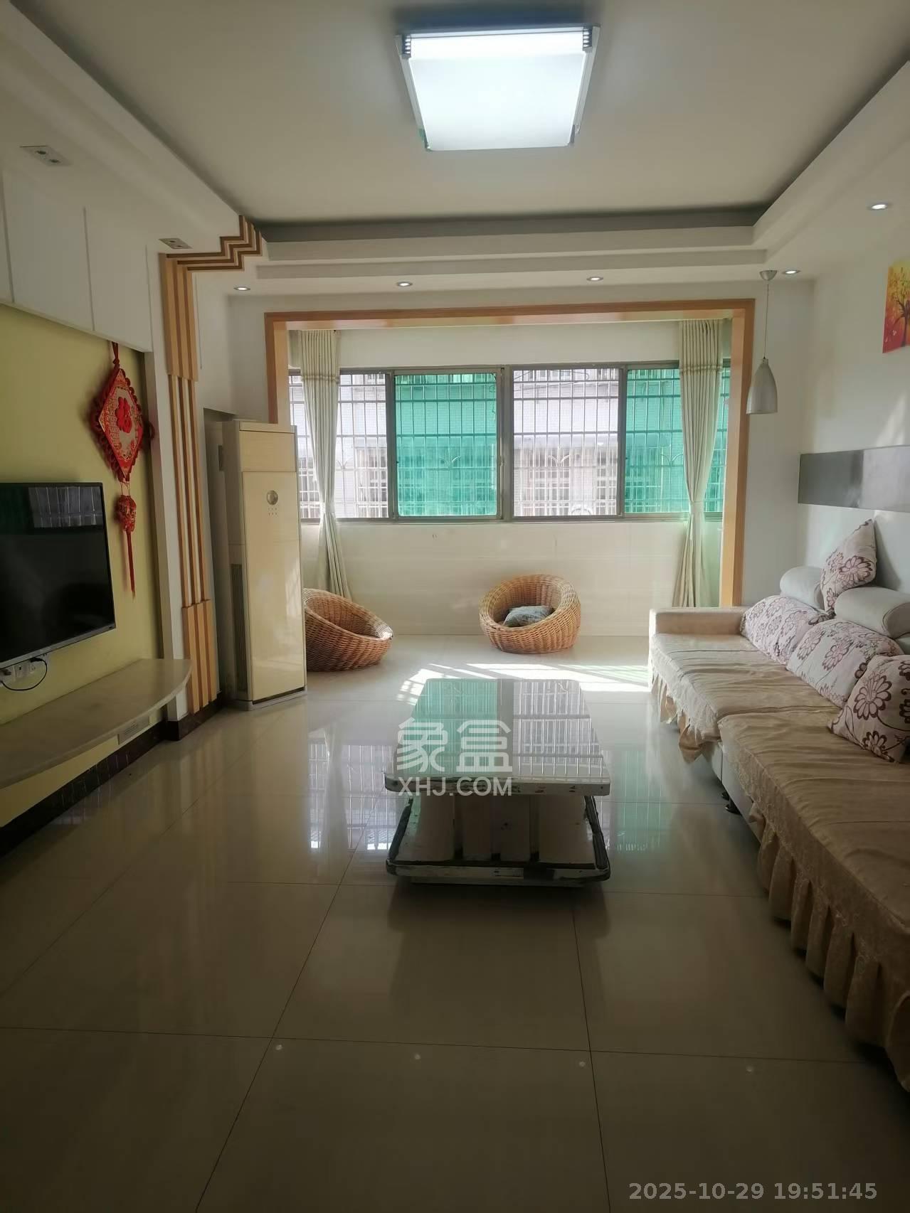 金桂小区一期  3室2厅2卫    1700.0元/月室内图