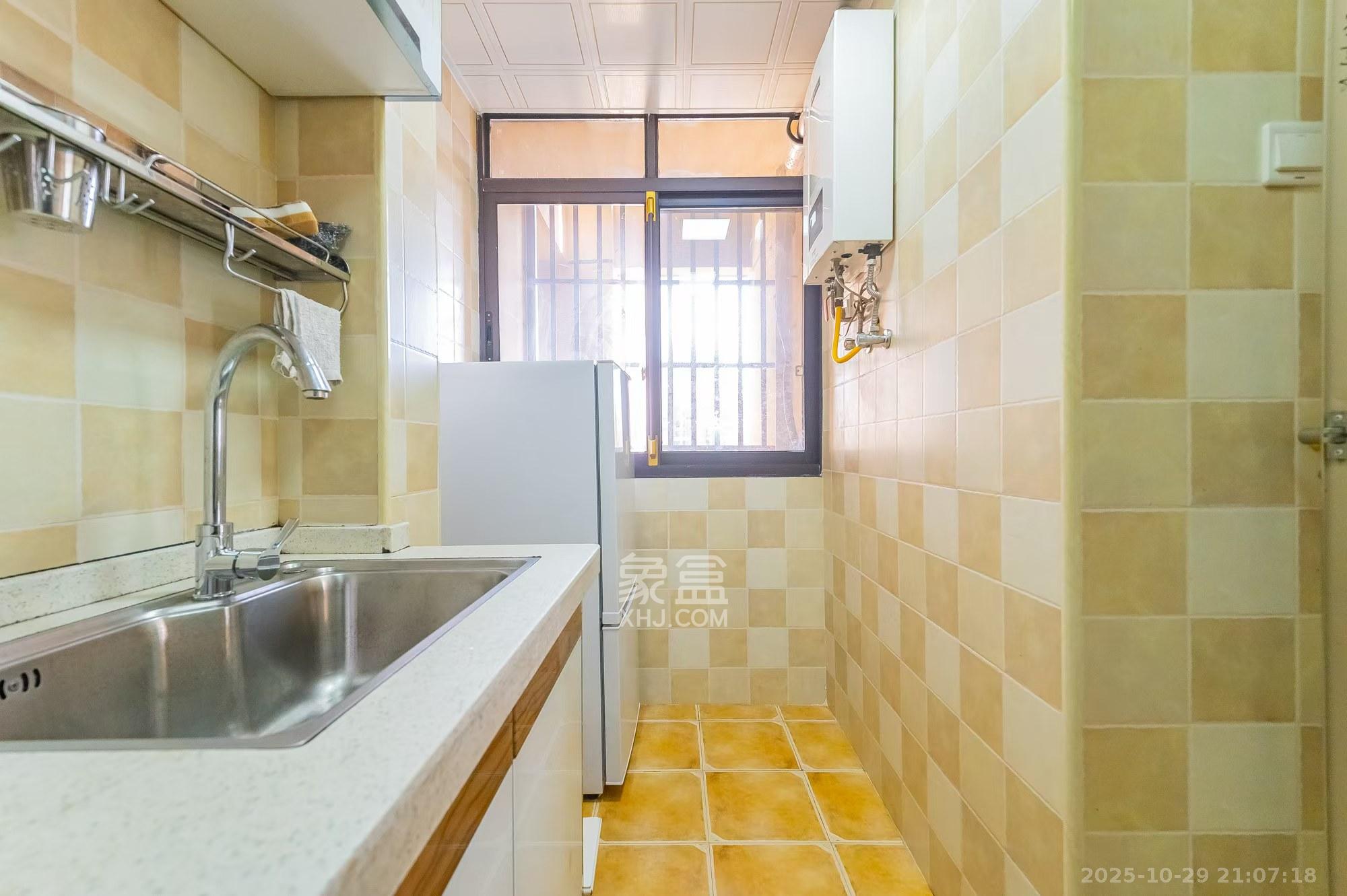 华润置地广场一期  3室2厅1卫    2300.0元/月 华润置地广场一期  3室2厅1卫    2300.0元/月室内图