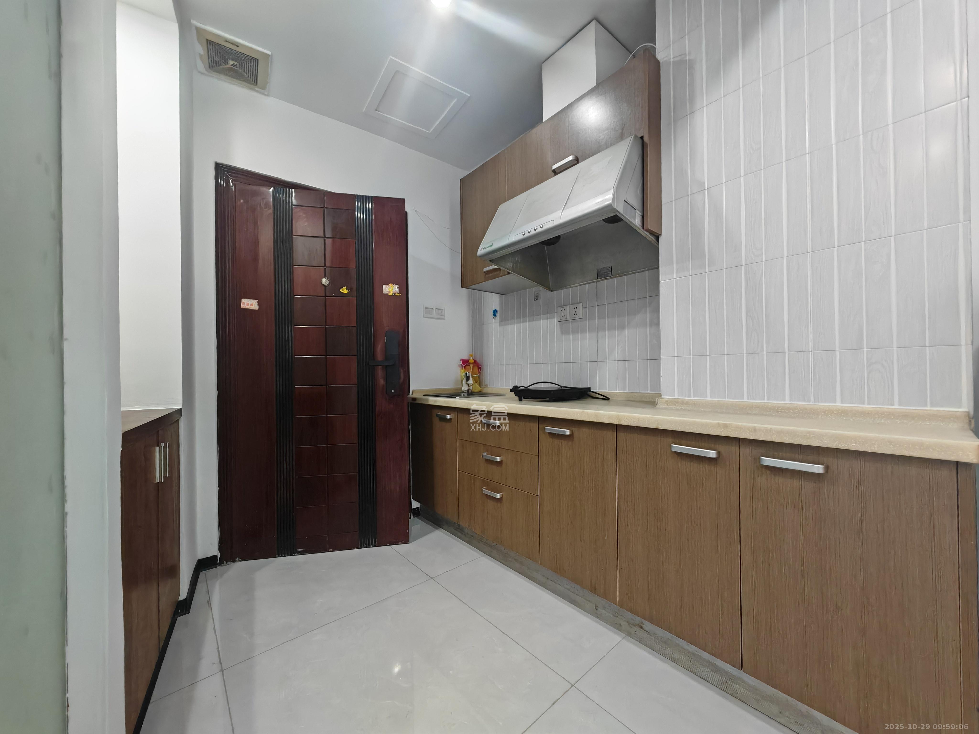 通华天都  1室1厅1卫    1700.0元/月室内图