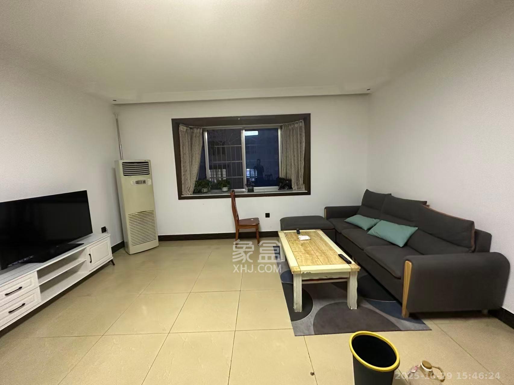 石岭小区A区  2室2厅1卫    1800.0元/月