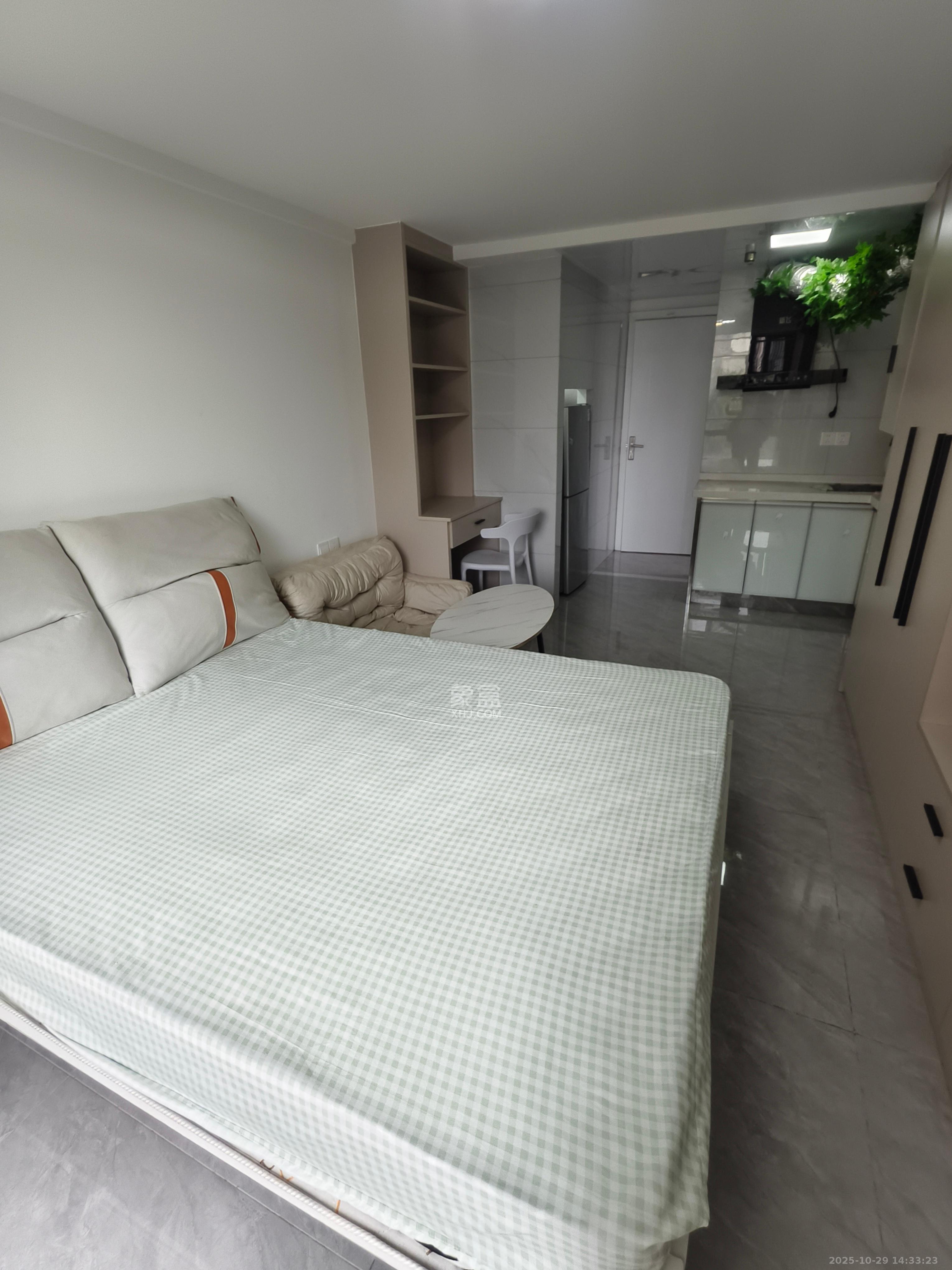 碧桂园城市之光  1室1厅1卫    1400.0元/月 碧桂园城市之光  1室1厅1卫    1400.0元/月室内图