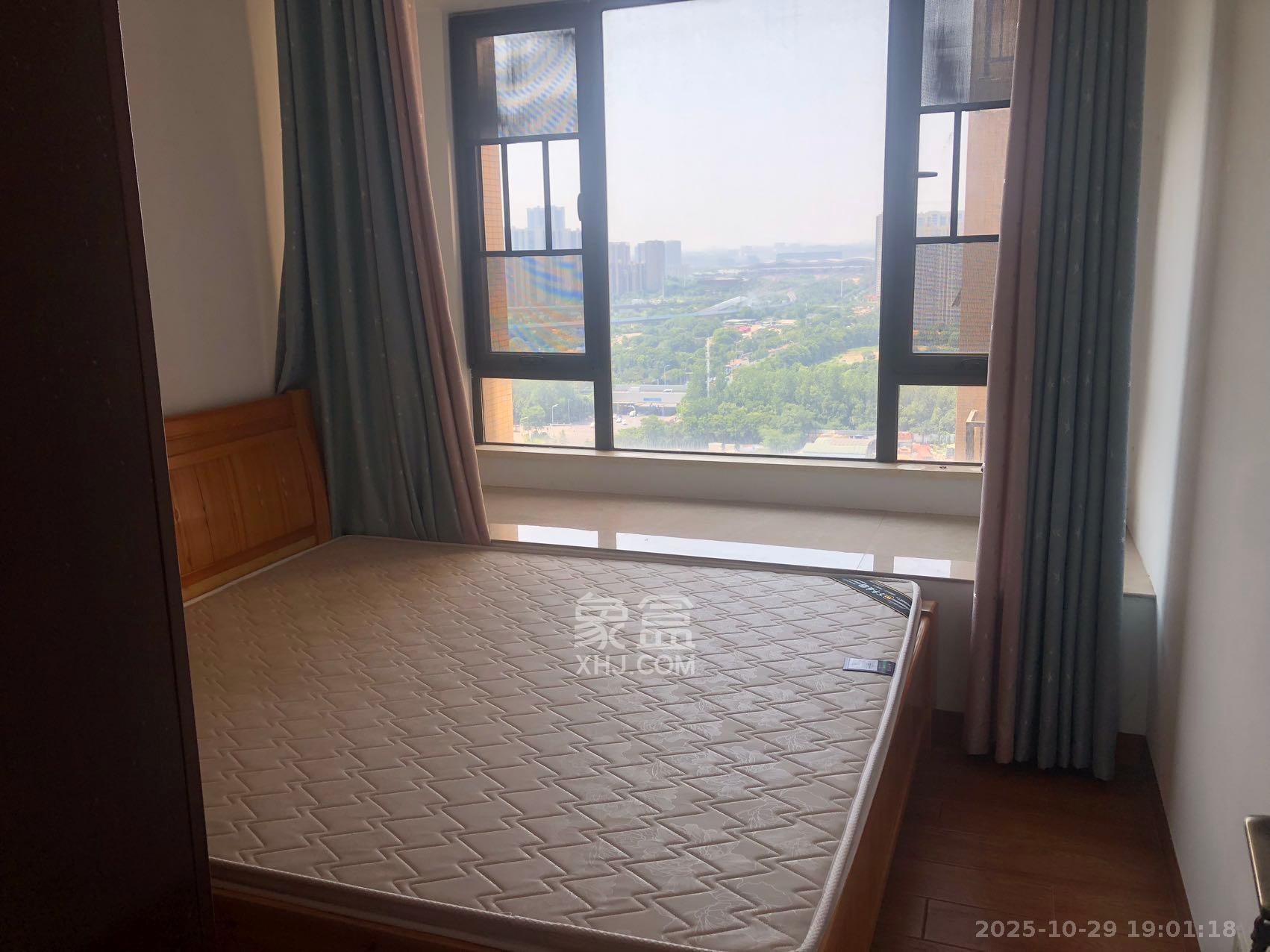 阳光城尚东湾青云苑 3室2厅1卫 2600.0元/月 阳光城尚东湾青云苑 3室2厅1卫 2600.0元/月室内图