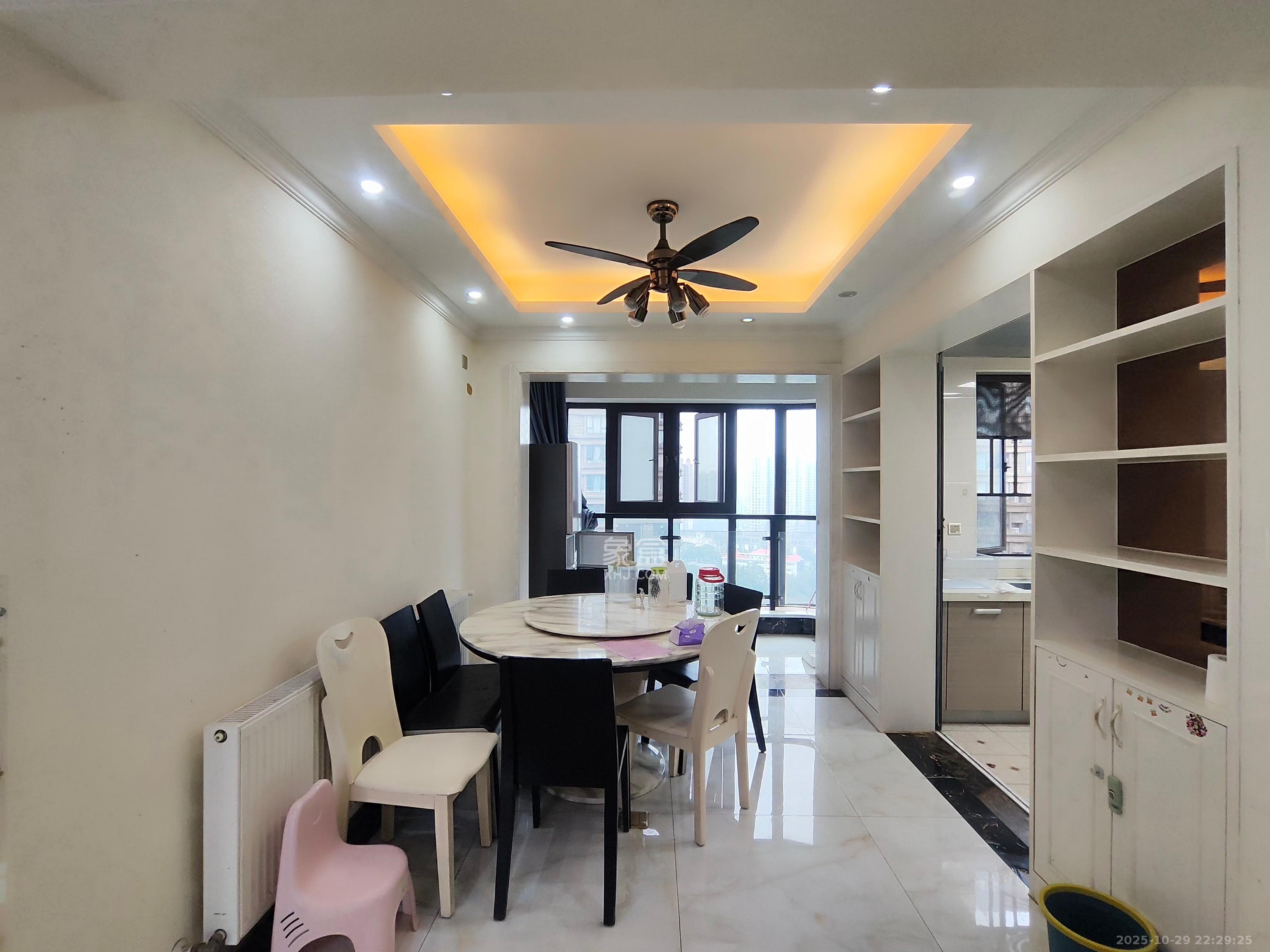 润和紫郡一期  5室2厅2卫    2500.0元/月 润和紫郡一期  5室2厅2卫    2500.0元/月室内图