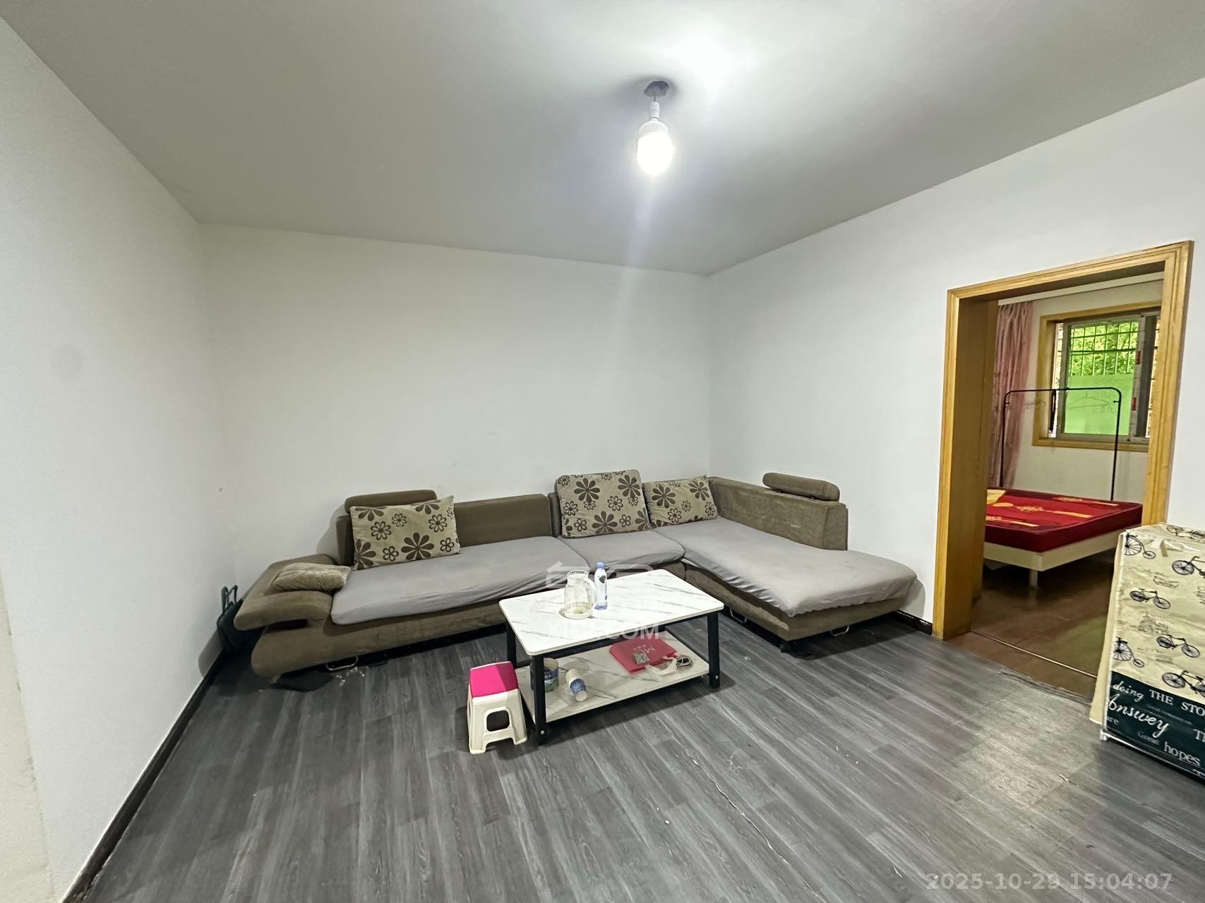 中南汽车世界 2室2厅1卫 1100.0元/月 中南汽车世界 2室2厅1卫 1100.0元/月室内图