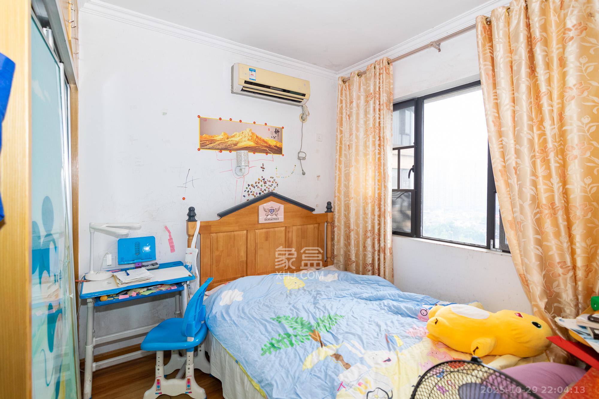 润和紫郡一期  3室2厅2卫    72.0万卧室