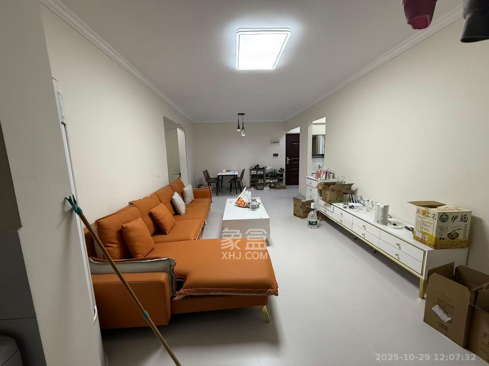 汉唐世家一期  3室2厅2卫    2600.0元/月