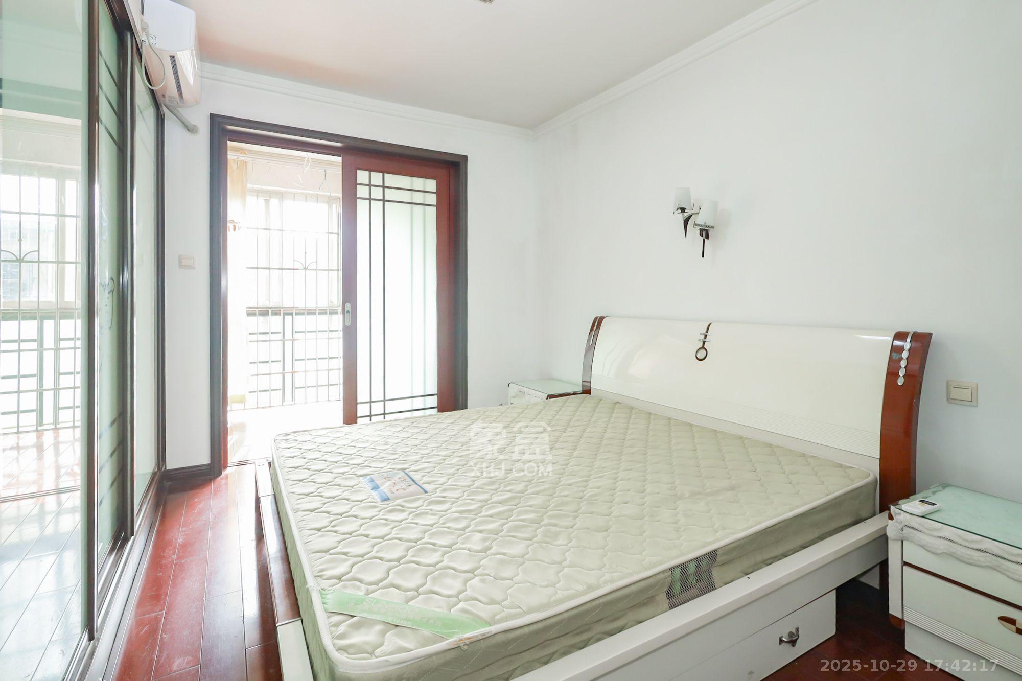 金色山庄  2室2厅1卫    2200.0元/月 金色山庄  2室2厅1卫    2200.0元/月室内图