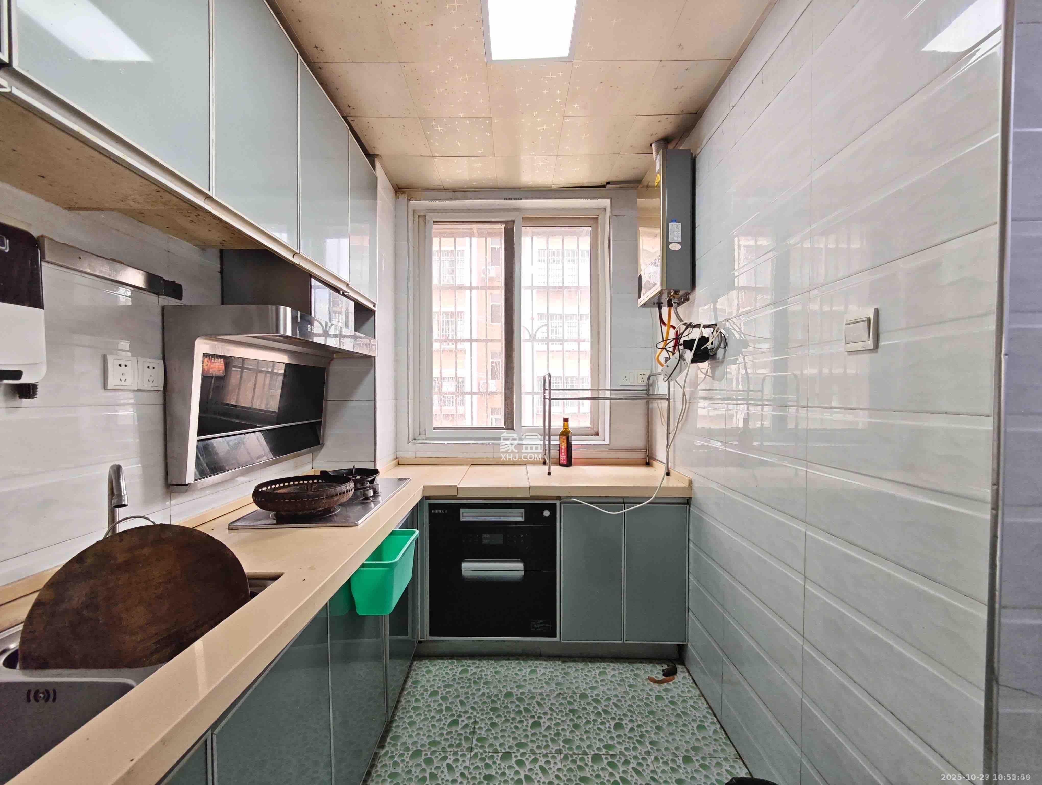 景环小区  4室2厅1卫    1800.0元/月 景环小区  4室2厅1卫    1800.0元/月室内图