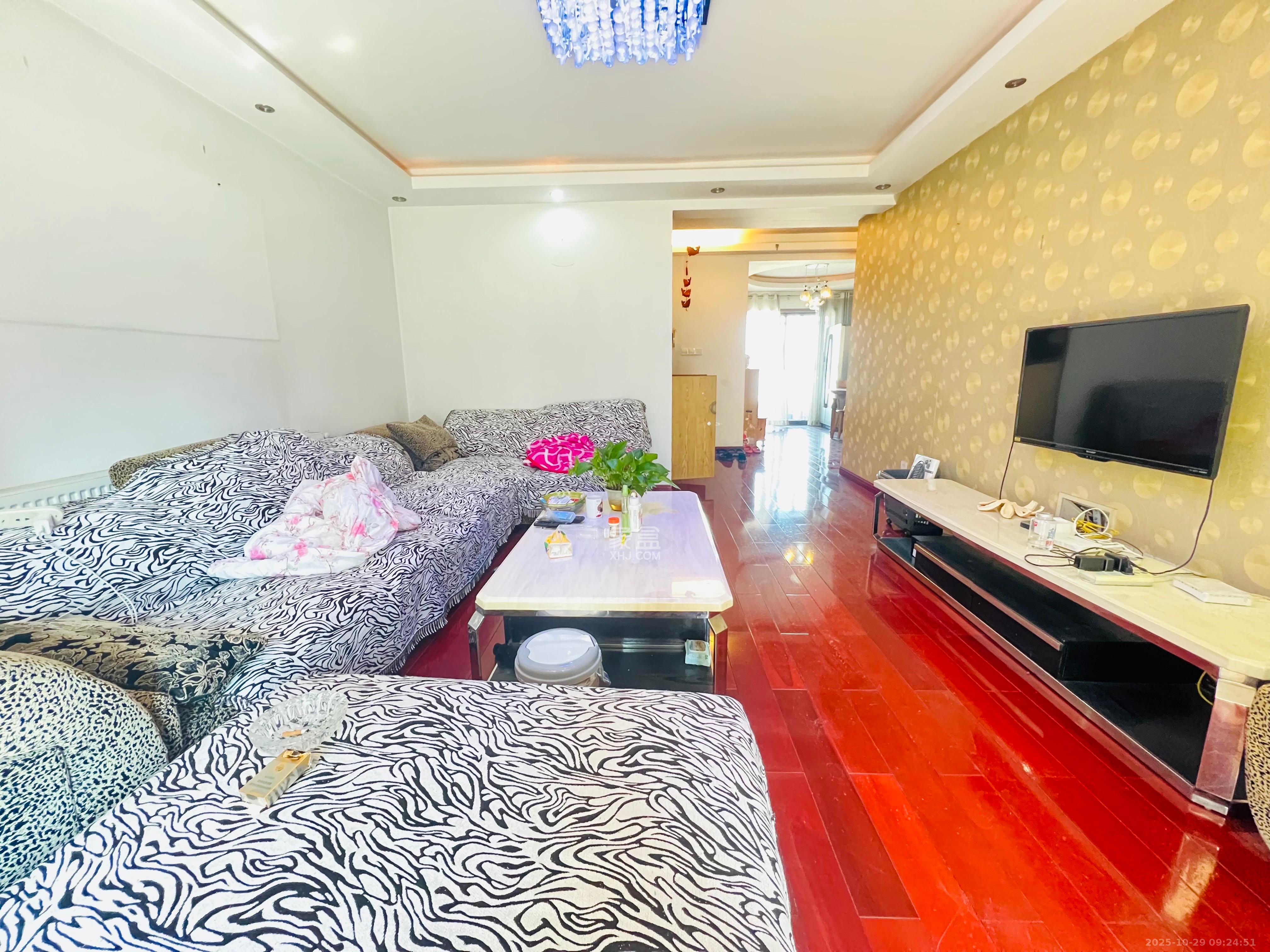 西子花苑  3室2厅2卫    3000.0元/月室内图