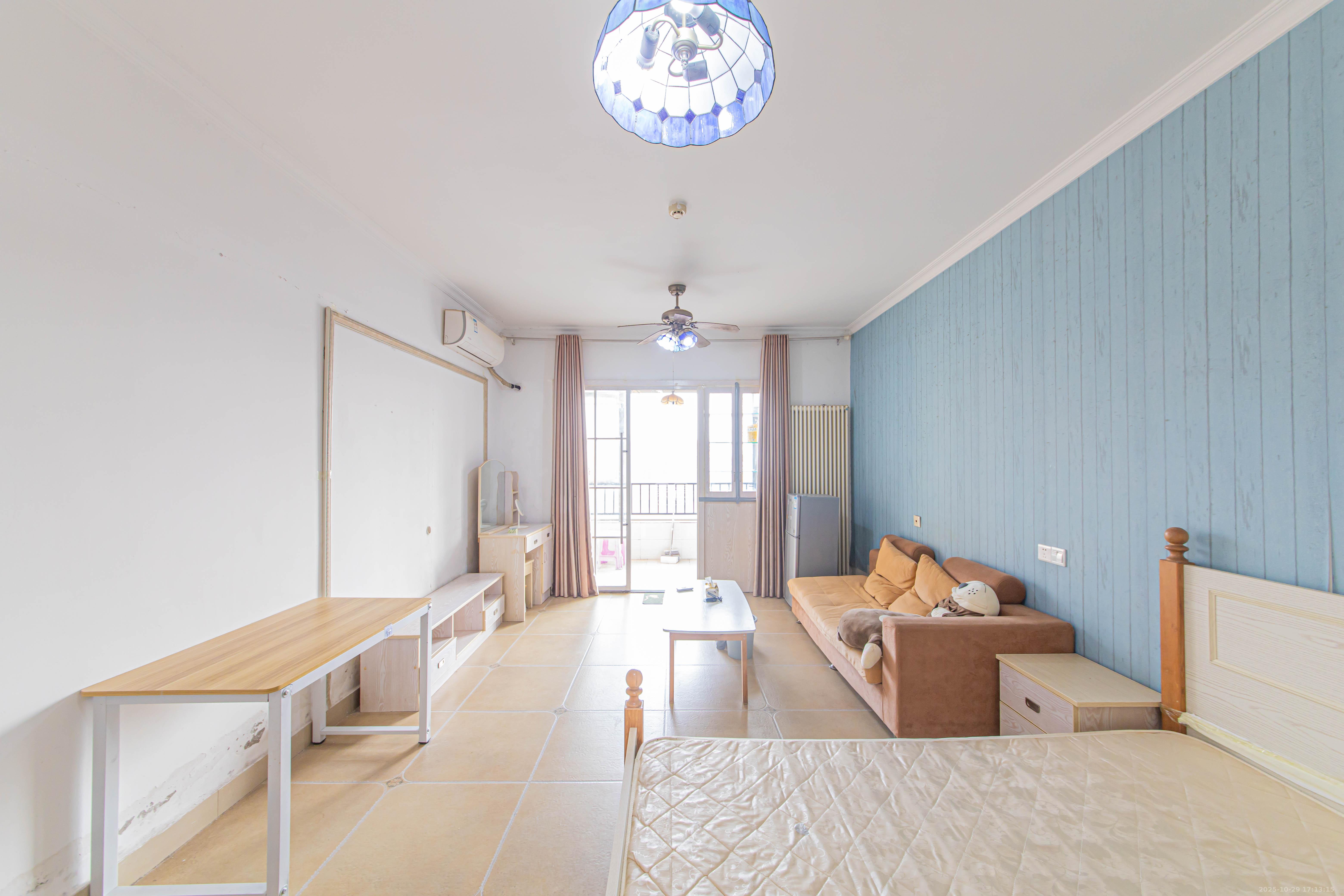 怡海星城  1室1厅1卫    19.0万客厅